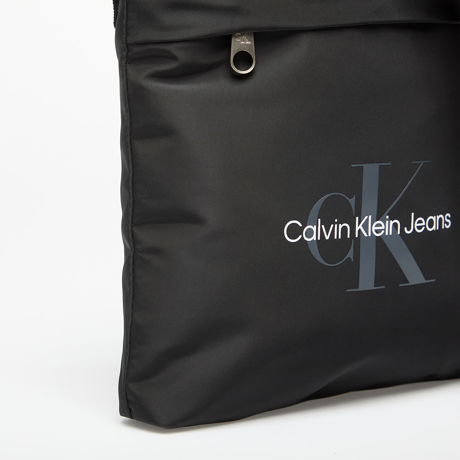 Tašky cez rameno Calvin Klein Jeans Sport Essentials Flatpack Bag Black