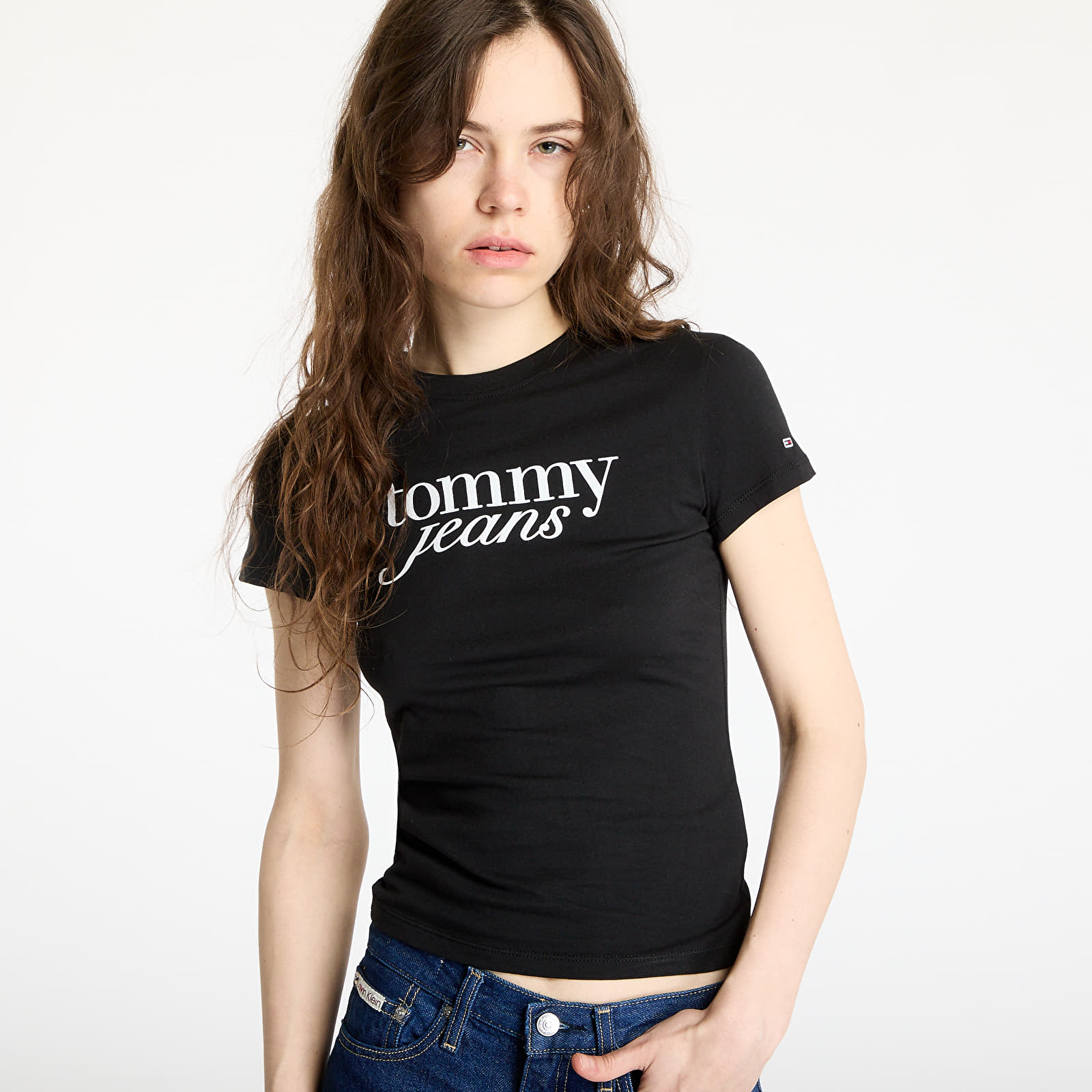 Ženske majice Tommy Jeans Slim Essential Tee Black