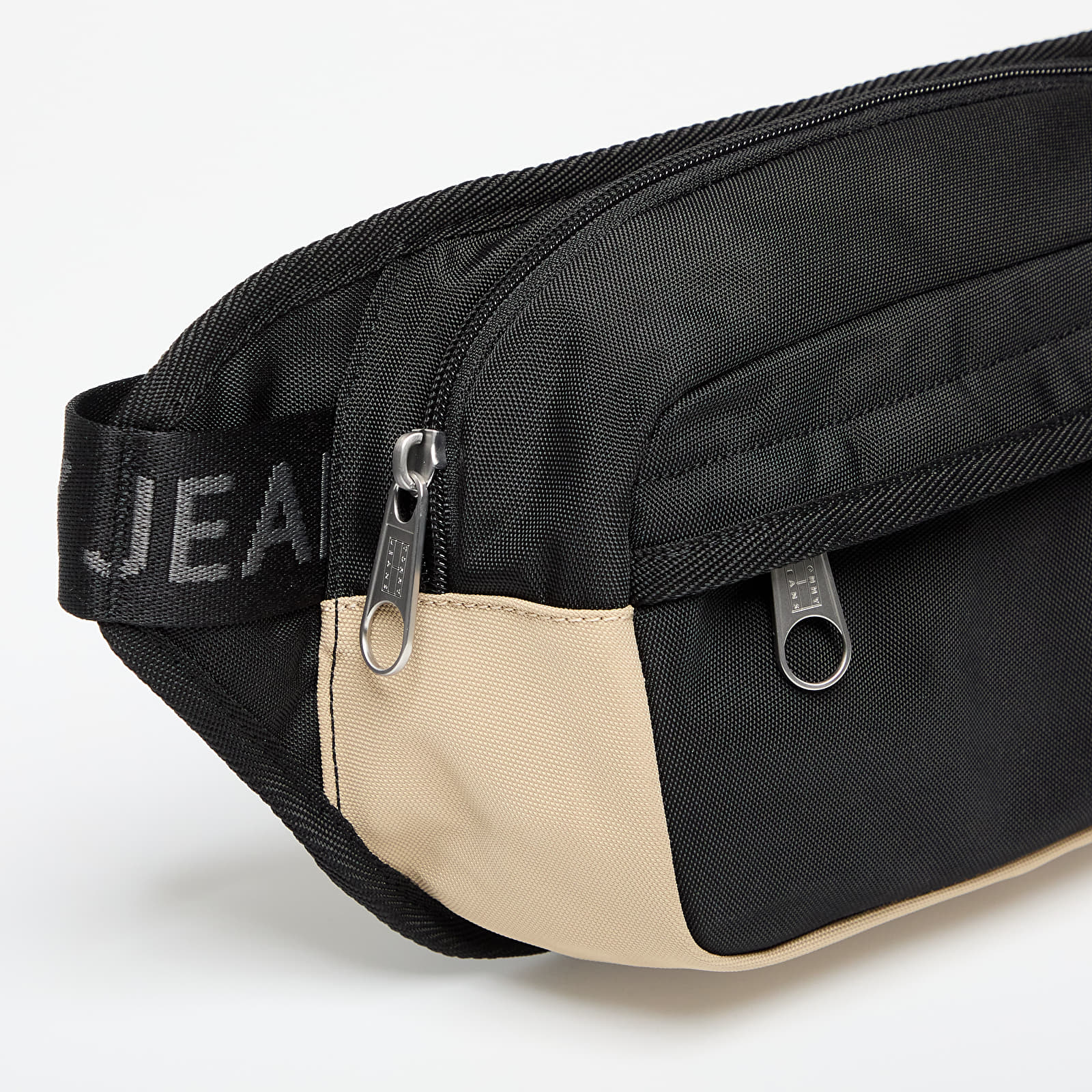 Plecaki nerki Tommy Jeans Essential Daily Bumbag Black