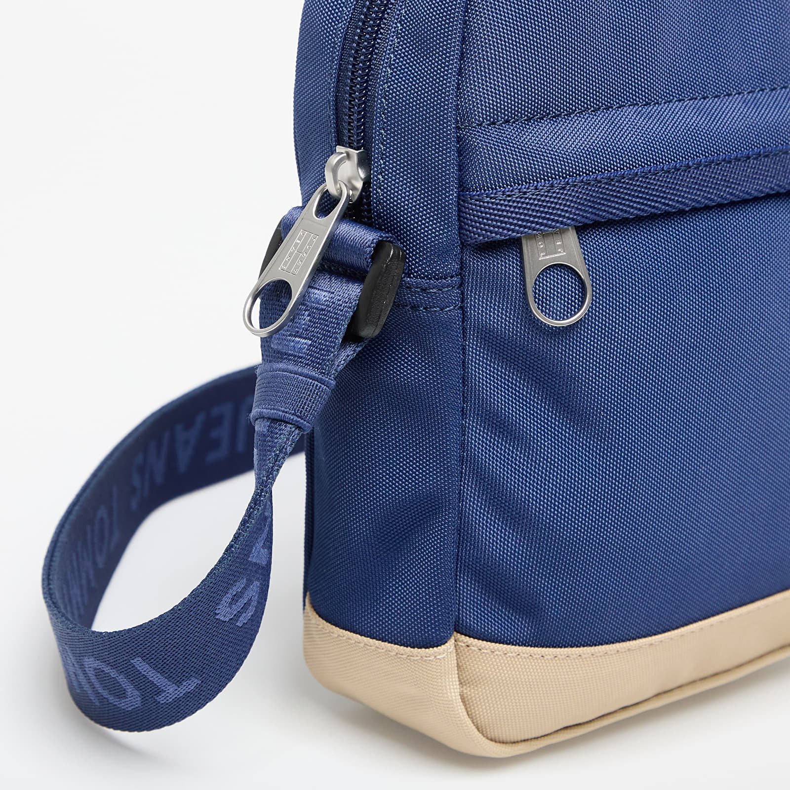 Tašky cez rameno Tommy Jeans Essential Daily Square Bag Blue