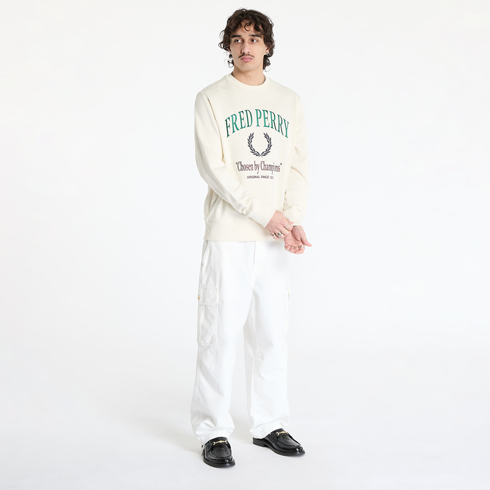 Sweatshirts pour hommes FRED PERRY Embroidered Champion Sweatshirt Ecru