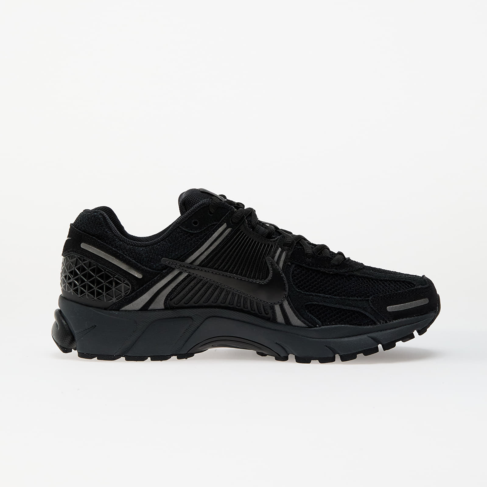 Meeste tossud ja kingad Nike Zoom Vomero 5 Black/ Black-Anthracite-Mtlc Dark Grey