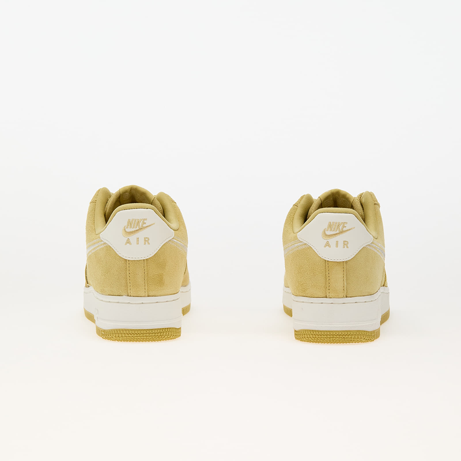 Sneakers og sko til mænd Nike Air Force 1 '07 Lv8 Buff Gold/ Sail