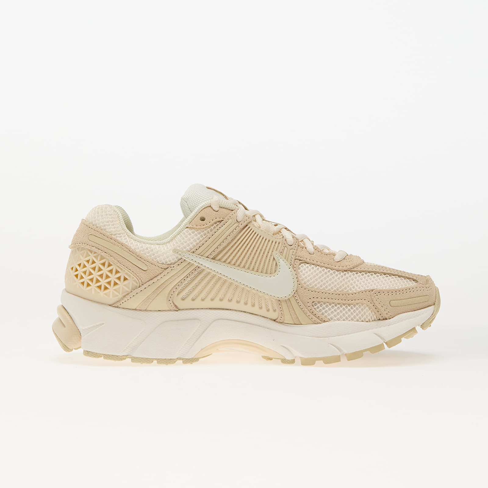 Дамски кецове и обувки Nike W Zoom Vomero 5 Beach/ Sail-Lt Khaki-Pale Ivory