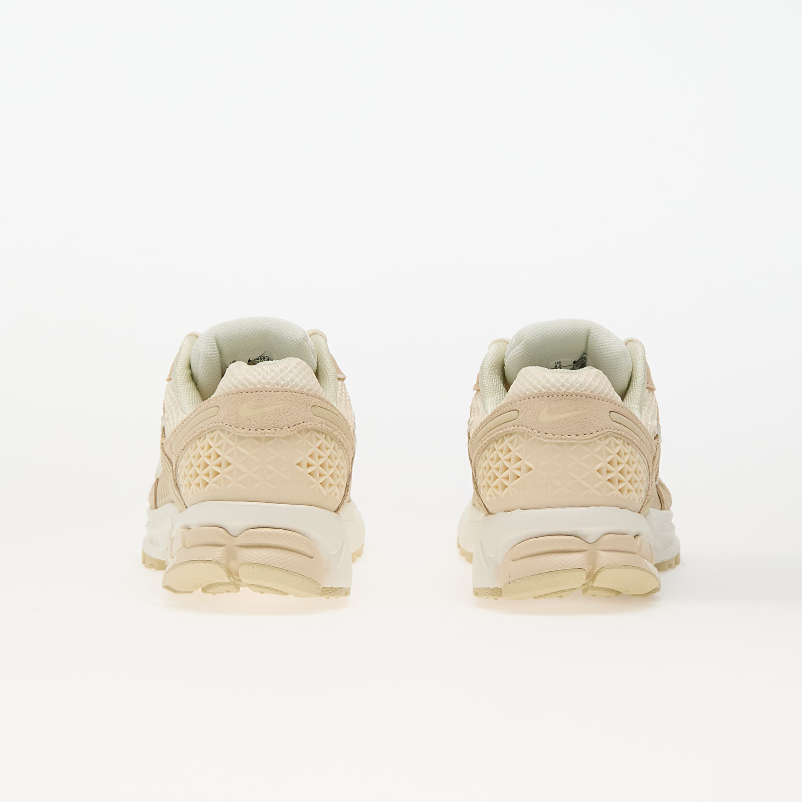 Дамски кецове и обувки Nike W Zoom Vomero 5 Beach/ Sail-Lt Khaki-Pale Ivory