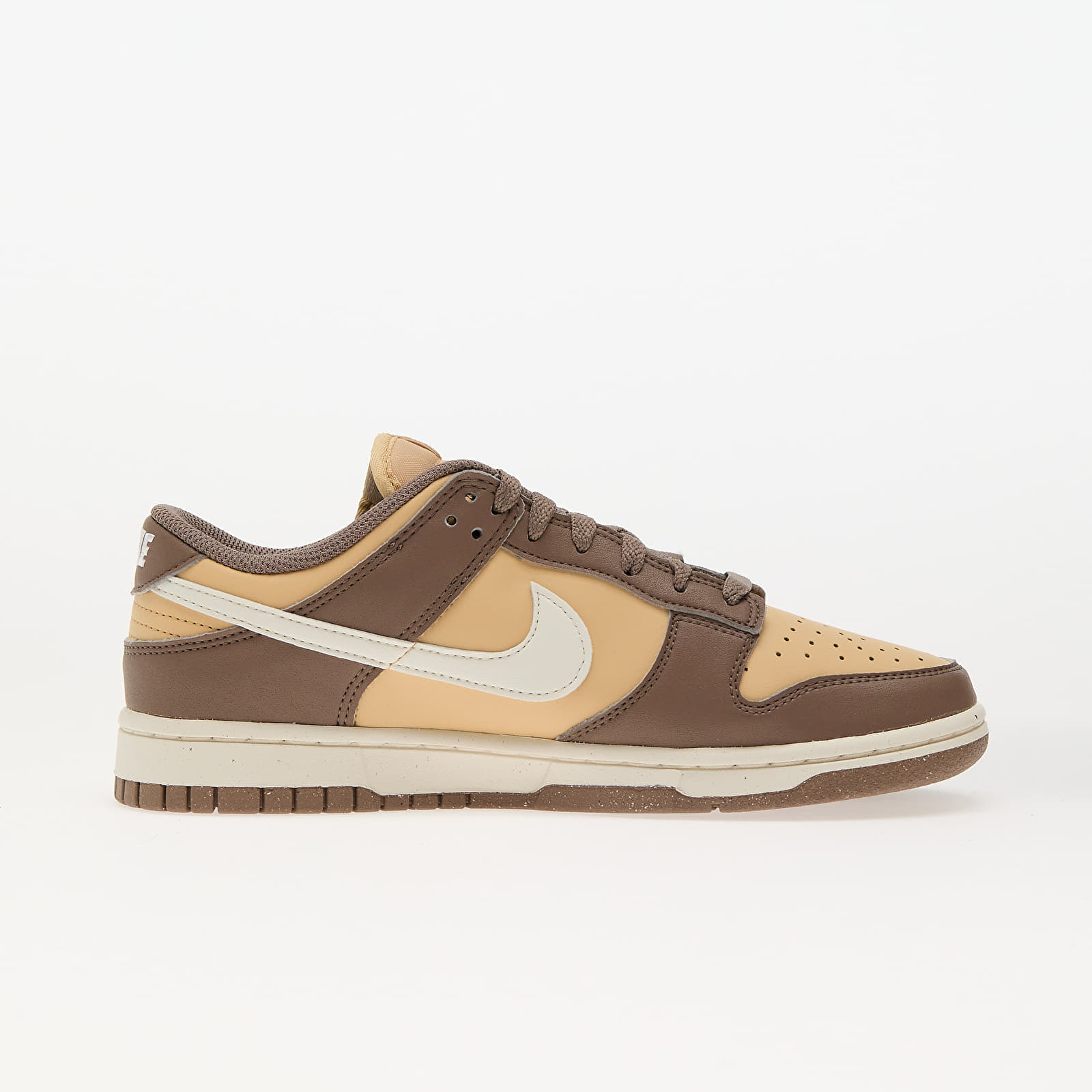 Sneakers og sko til kvinder Nike W Dunk Low Mink Brown/ Sail-Sesame-Coconut Milk