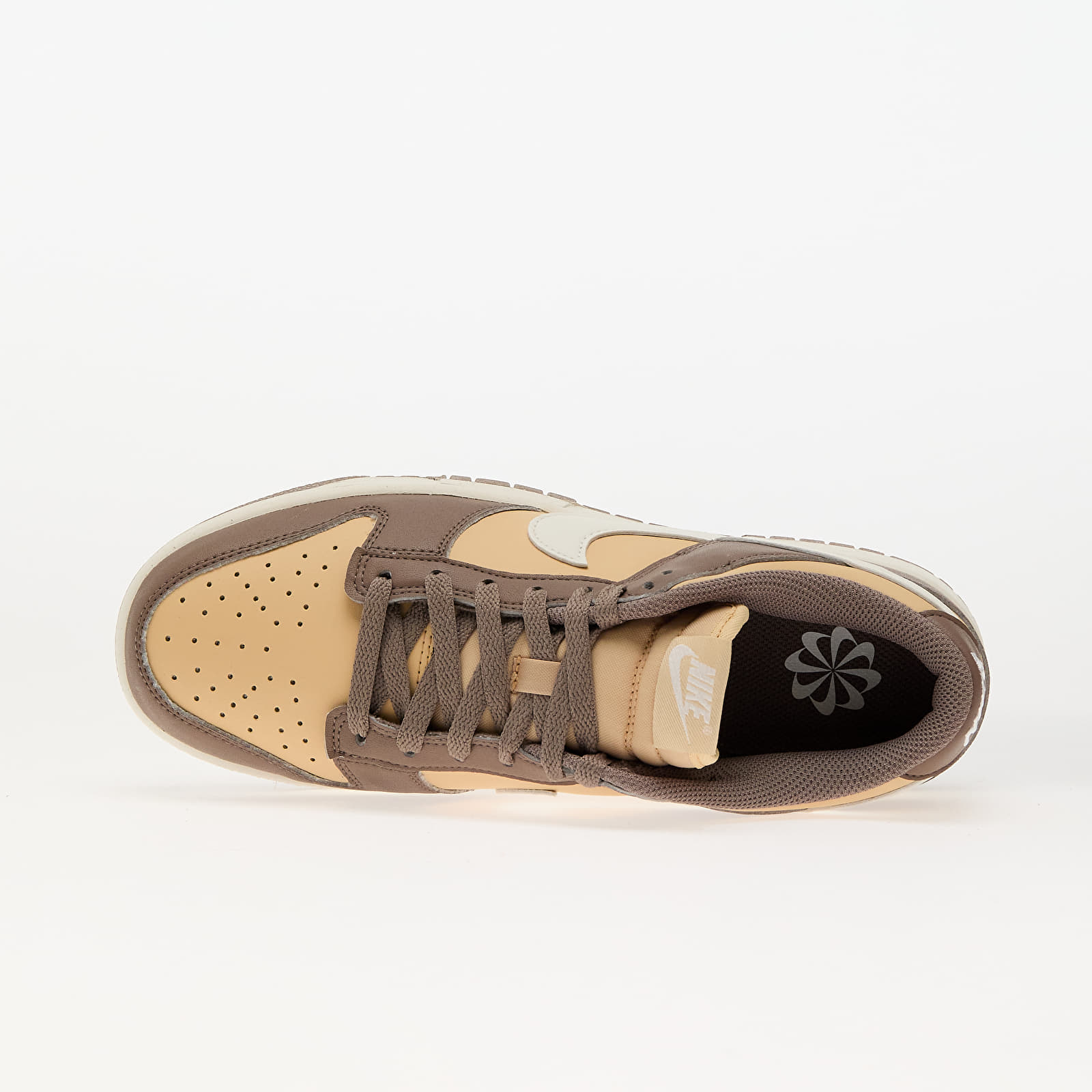 Sneakers og sko til kvinder Nike W Dunk Low Mink Brown/ Sail-Sesame-Coconut Milk