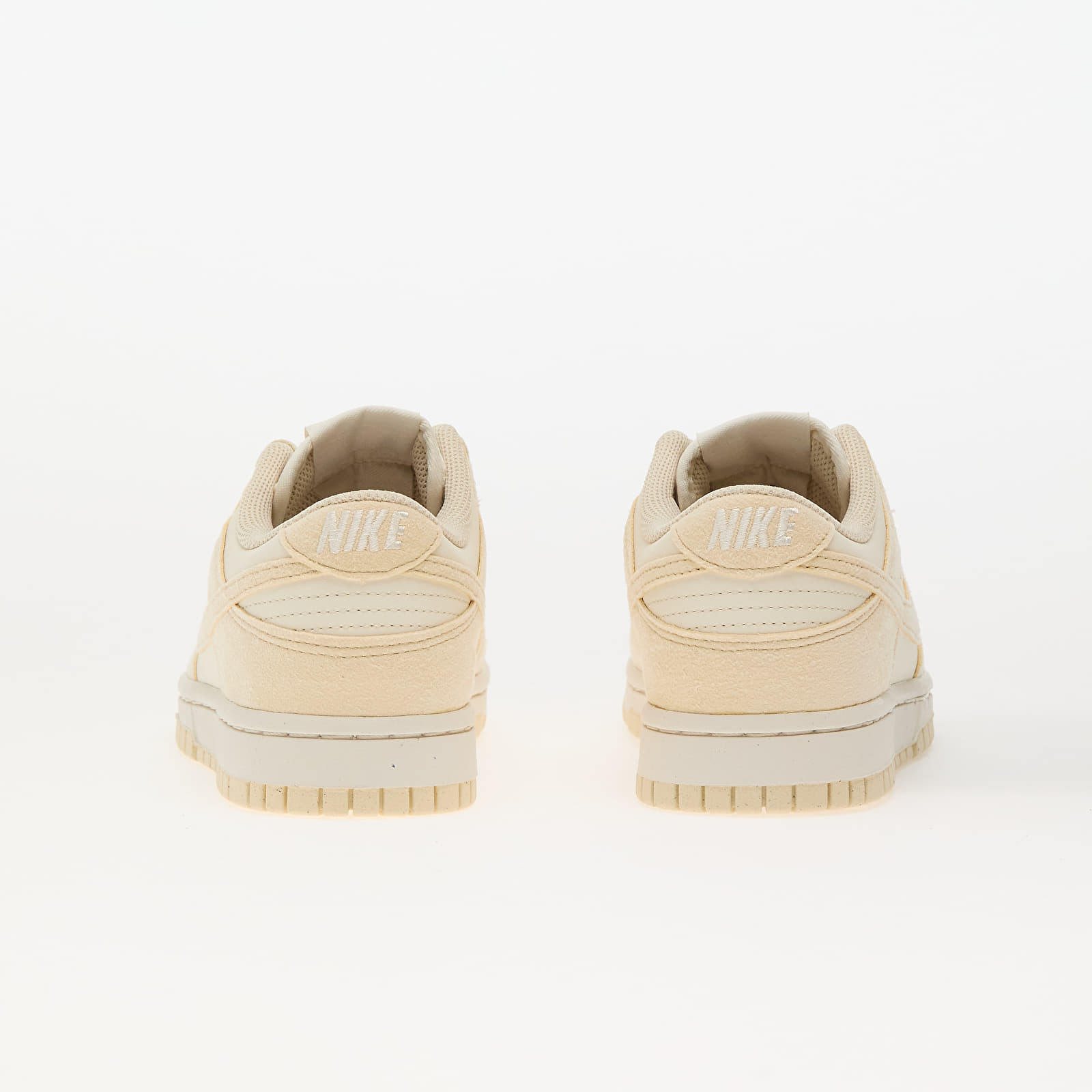 Sneakers og sko til kvinder Nike W Dunk Low Soft Pearl/ Beach-Pale Ivory-White