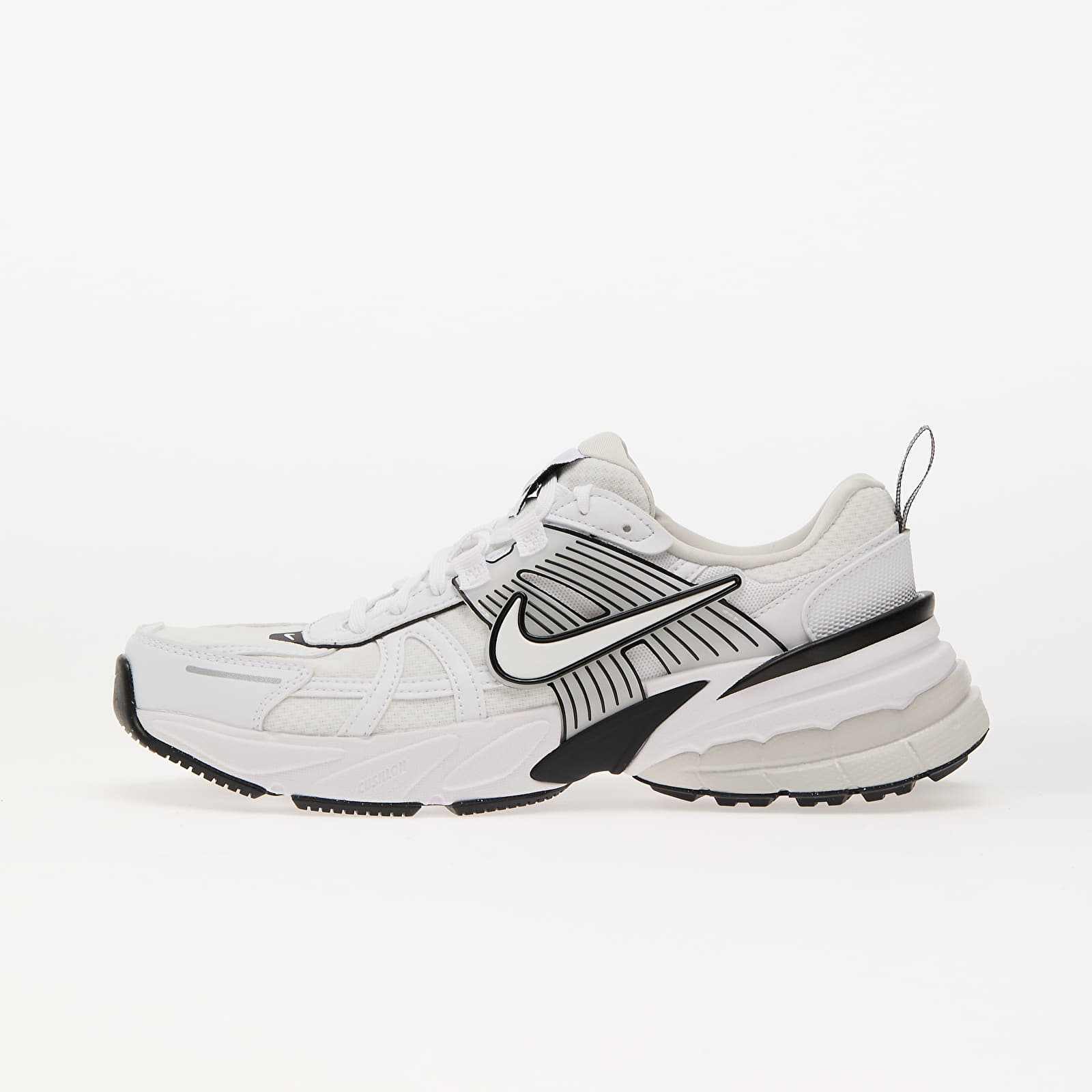 Naiste tossud ja kingad Nike W V2K Run White/ White-Platinum Tint-Summit White