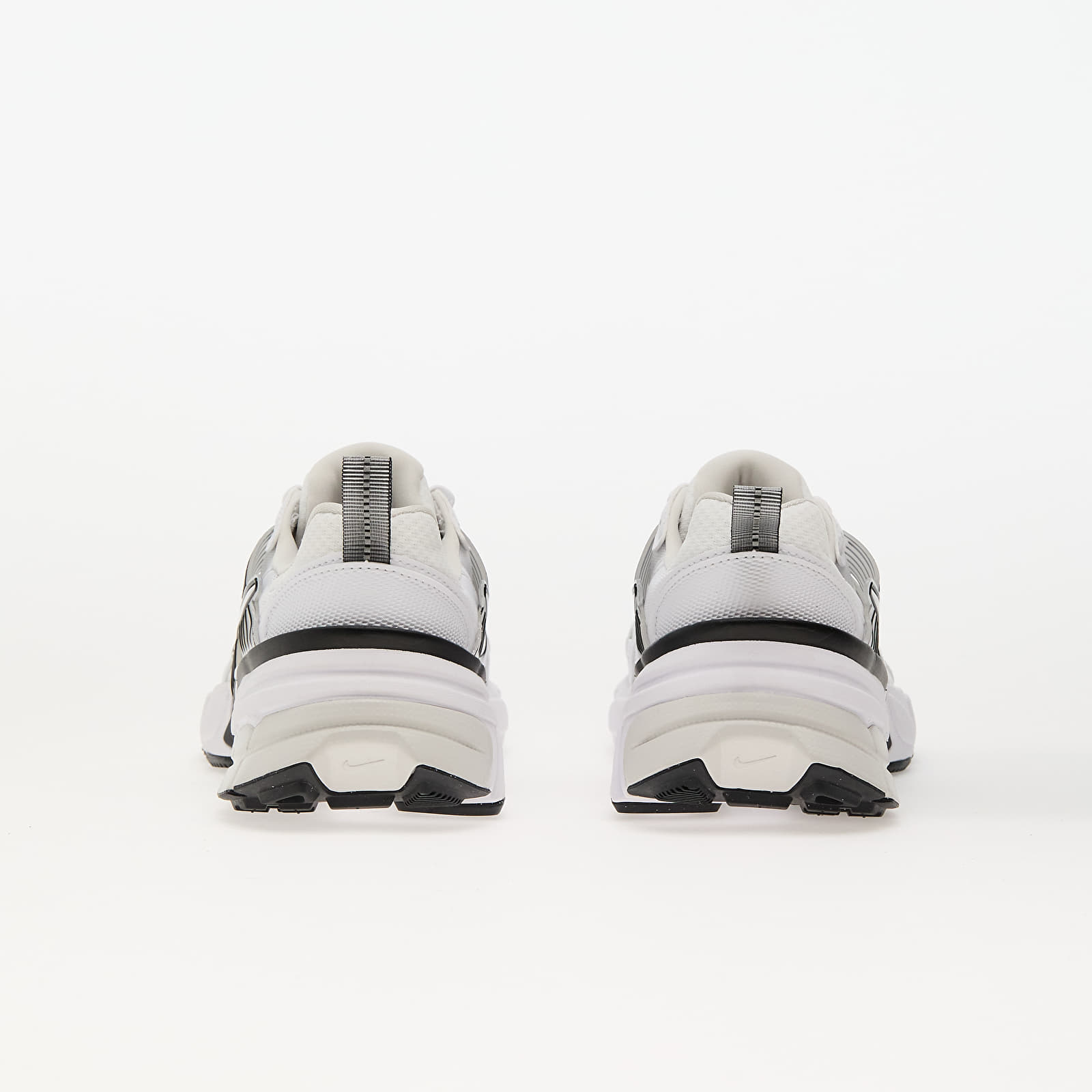 Naiste tossud ja kingad Nike W V2K Run White/ White-Platinum Tint-Summit White