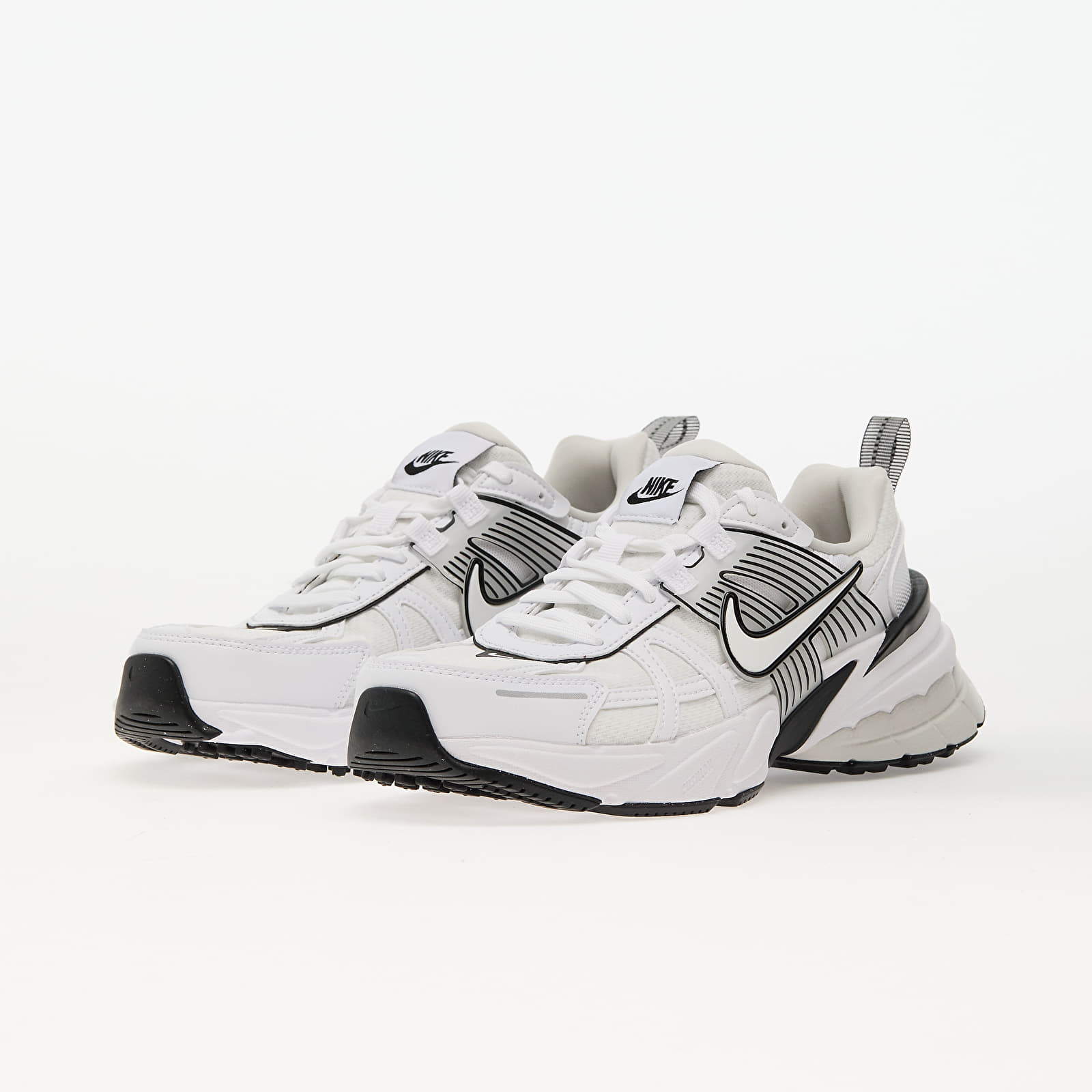 Naiste tossud ja kingad Nike W V2K Run White/ White-Platinum Tint-Summit White