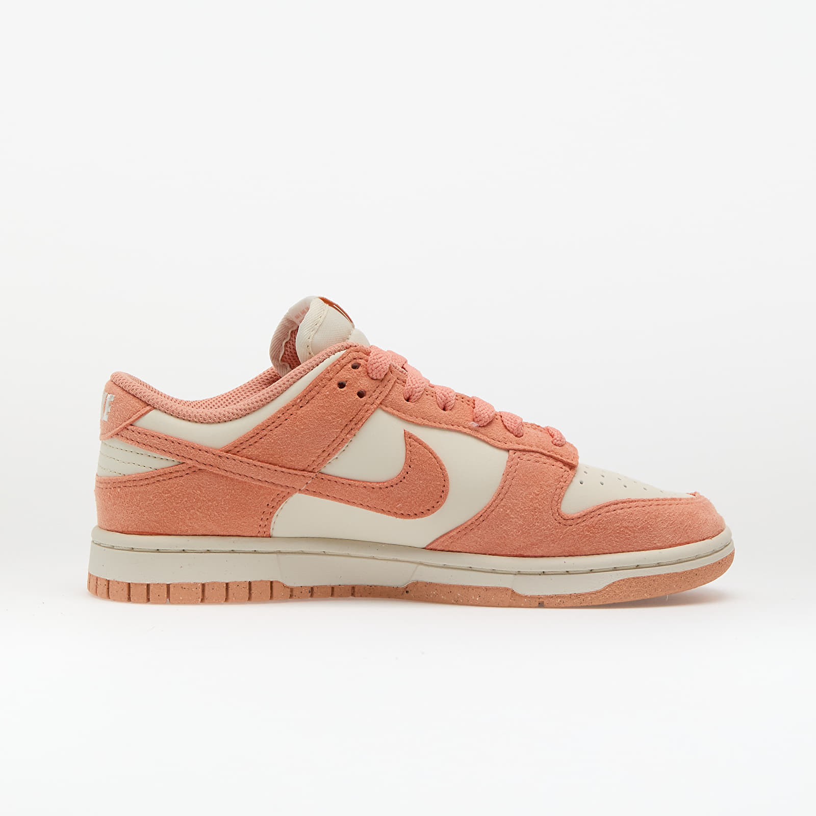Sneakers og sko til kvinder Nike W Dunk Low Soft Pearl/ Apricot Agate-White