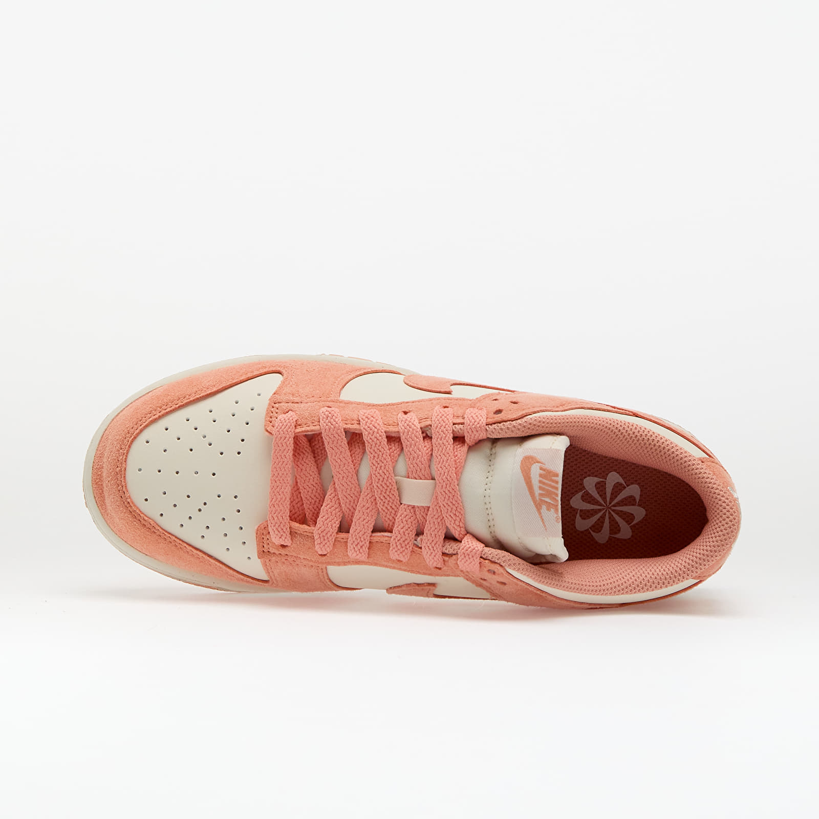 Sneakers og sko til kvinder Nike W Dunk Low Soft Pearl/ Apricot Agate-White