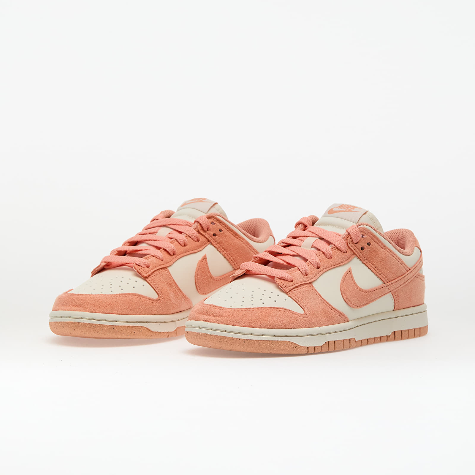 Sneakers og sko til kvinder Nike W Dunk Low Soft Pearl/ Apricot Agate-White