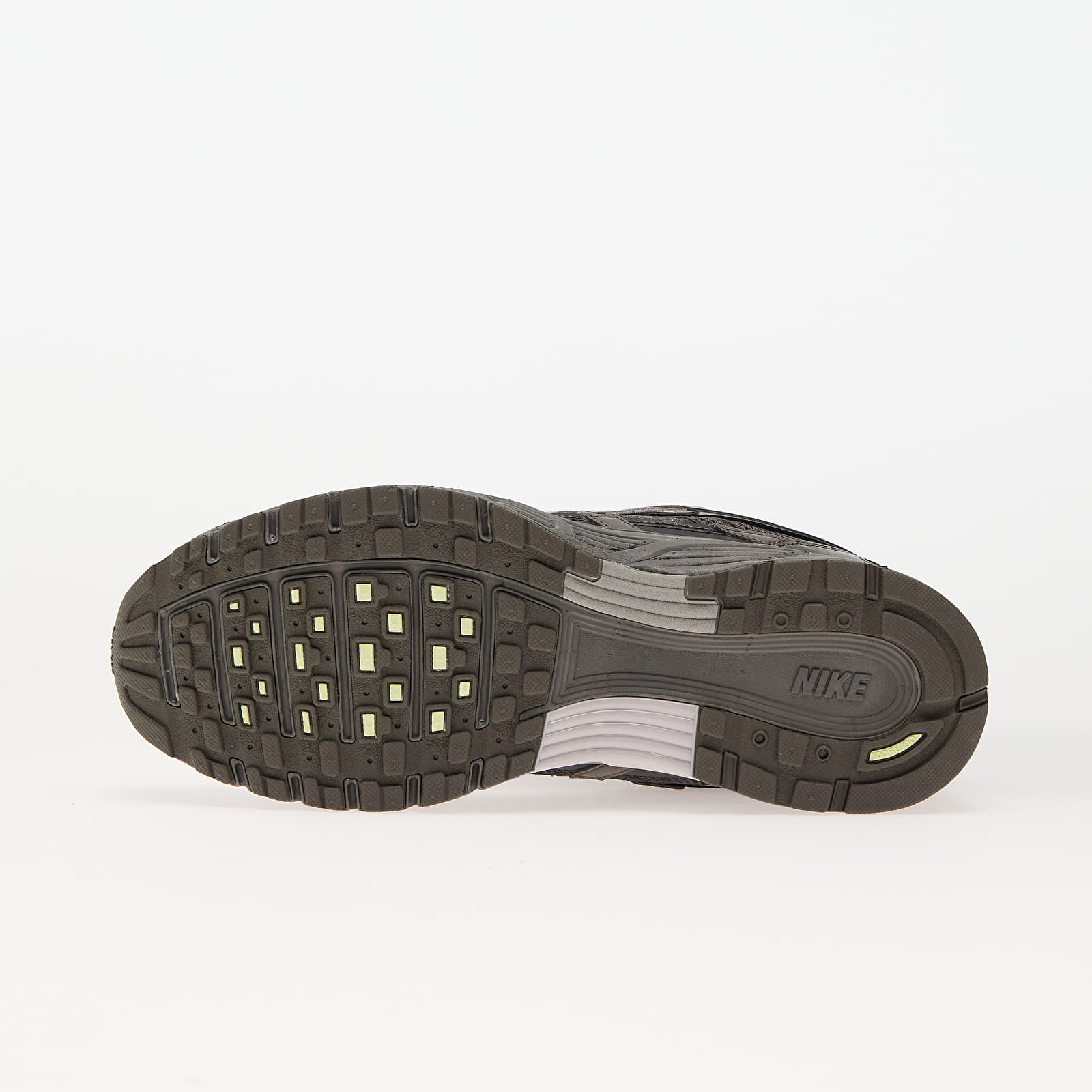 Moške superge in čevlji Nike P-6000 Cave Stone/ Metallic Silver-Medium Ash