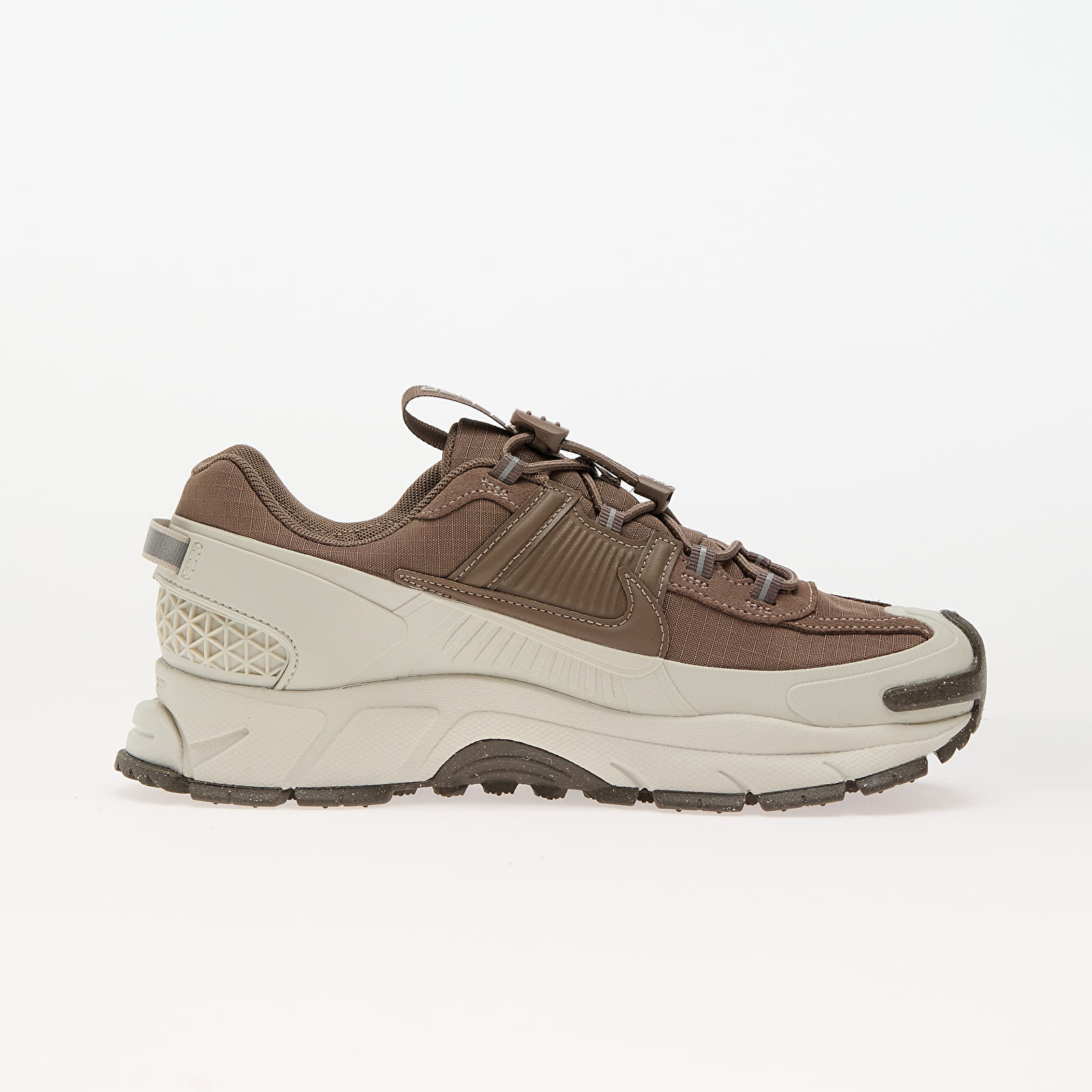 Naiste tossud ja kingad Nike W Zoom Vomero Roam Light Bone/ Mink Brown-Court Purple