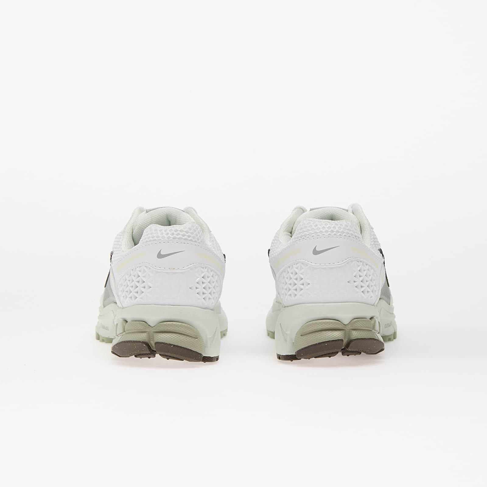 Naiste tossud ja kingad Nike W Zoom Vomero 5 White/ Summit White-Lt Smoke Grey