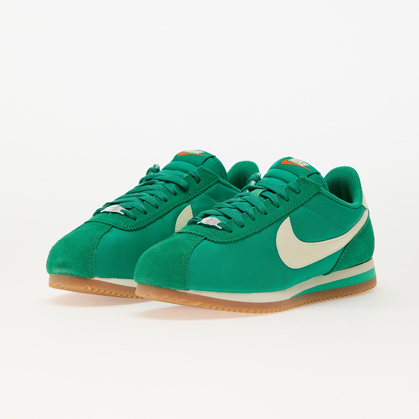 Naiste tossud ja kingad Nike W Cortez Textile Stadium Green/ Coconut Milk-Safety Orange