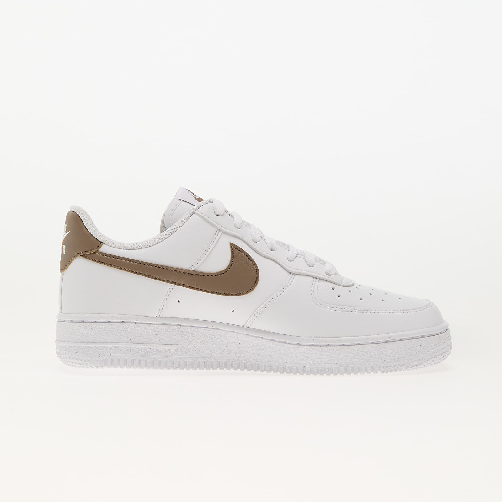 Naisten lenkkarit ja kengät Nike W Air Force 1 '07 Next Nature White/ Mink Brown