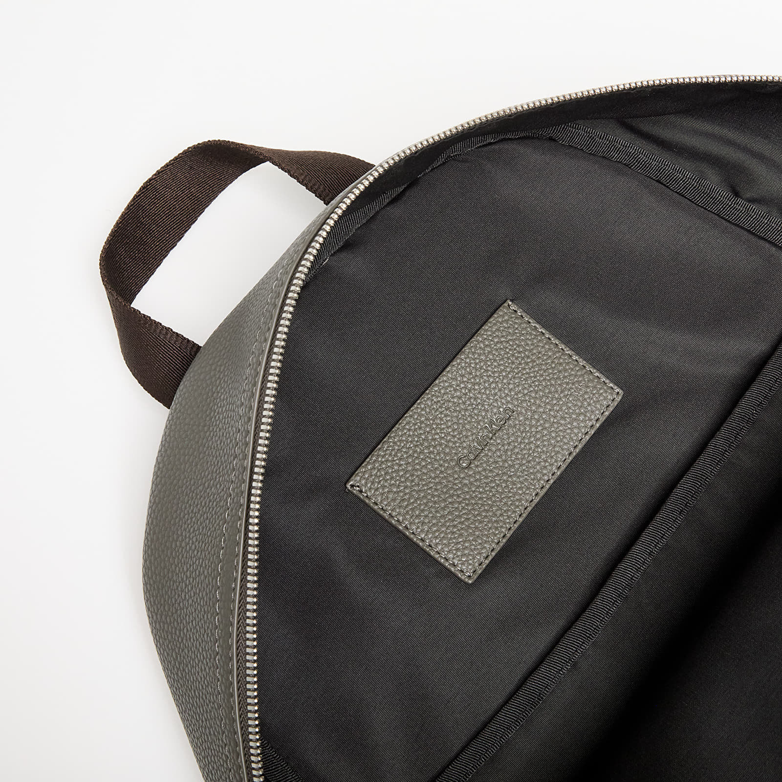 Mochilas para hombres Calvin Klein Jeans Cargo Round Backpack Gray
