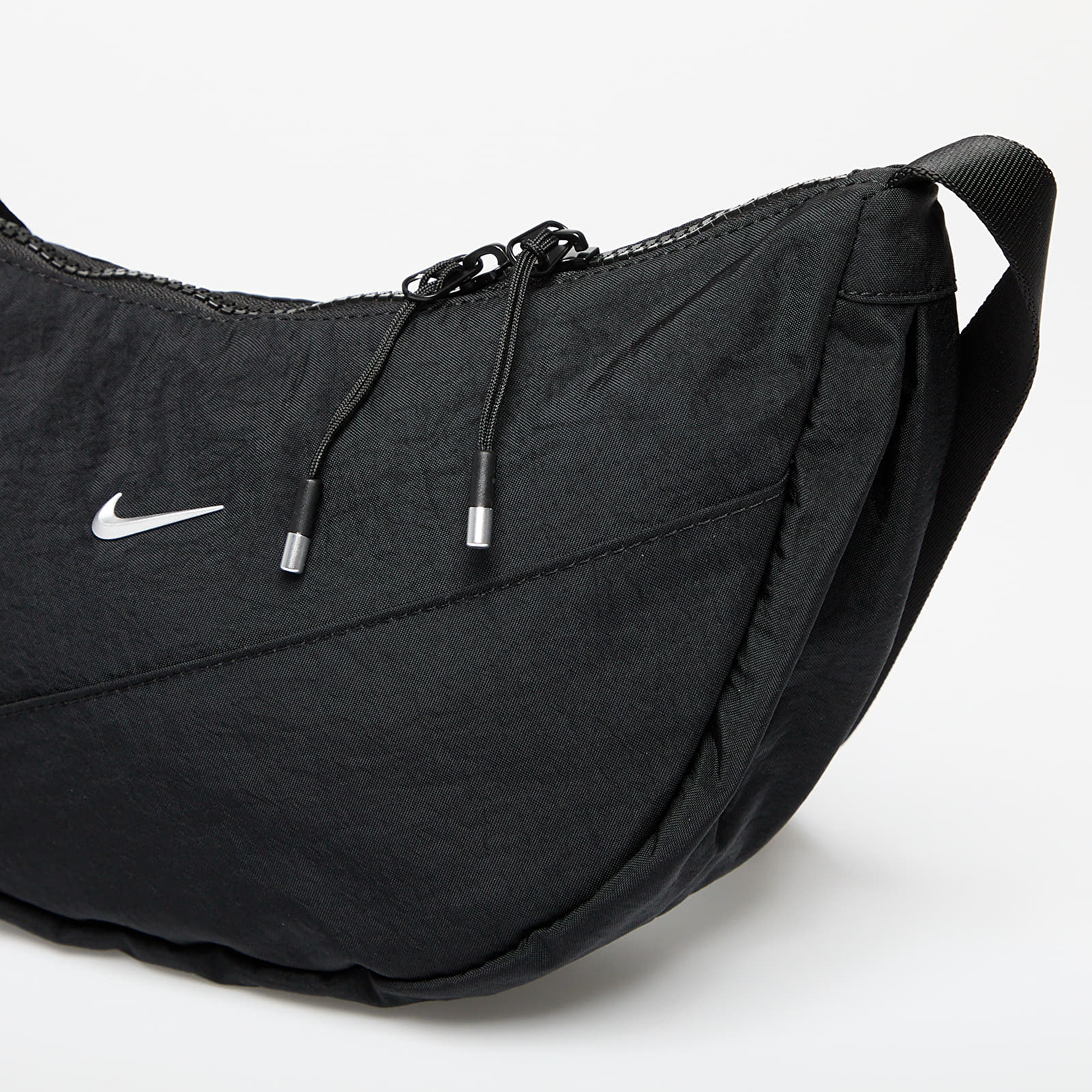 Shoulder bags Nike Aura Crescent Crossbody Bag 4L Black/ Black/ Matte Silver