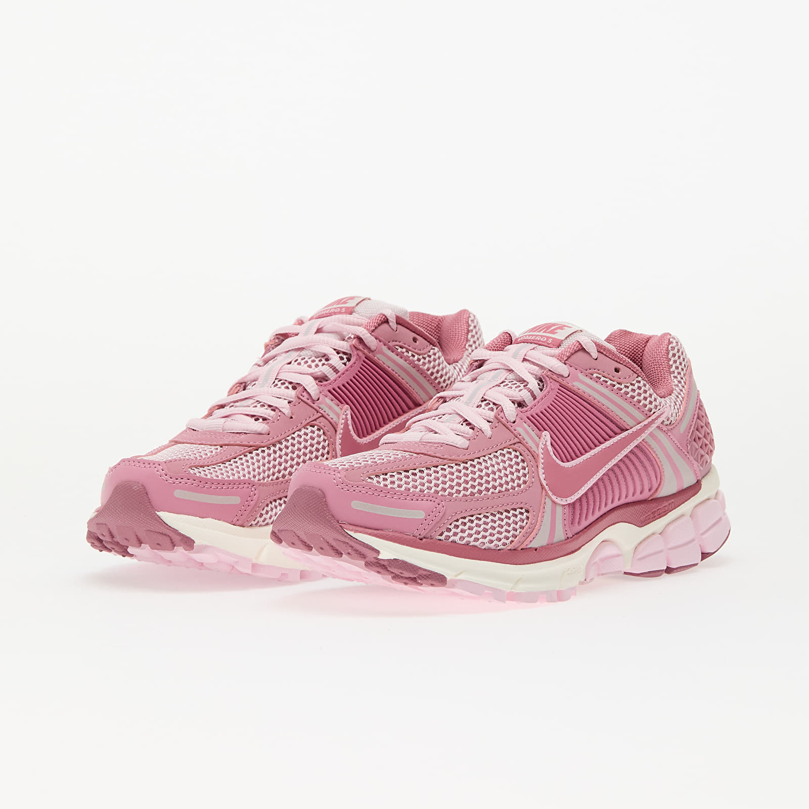 Ženski čevlji Nike W Zoom Vomero 5 Elemental Pink/ Desert Berry-Pink Foam