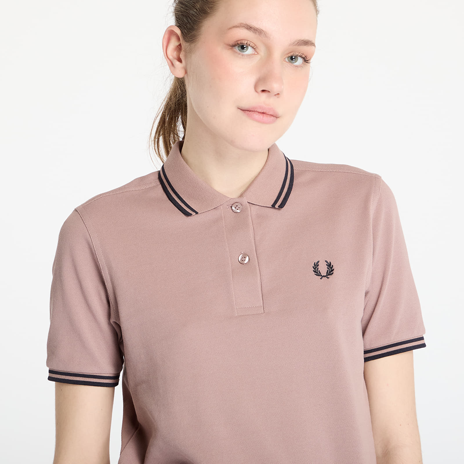 Camisetas de mujer FRED PERRY Twin Tipped Shirt Dark Pink/ Navy