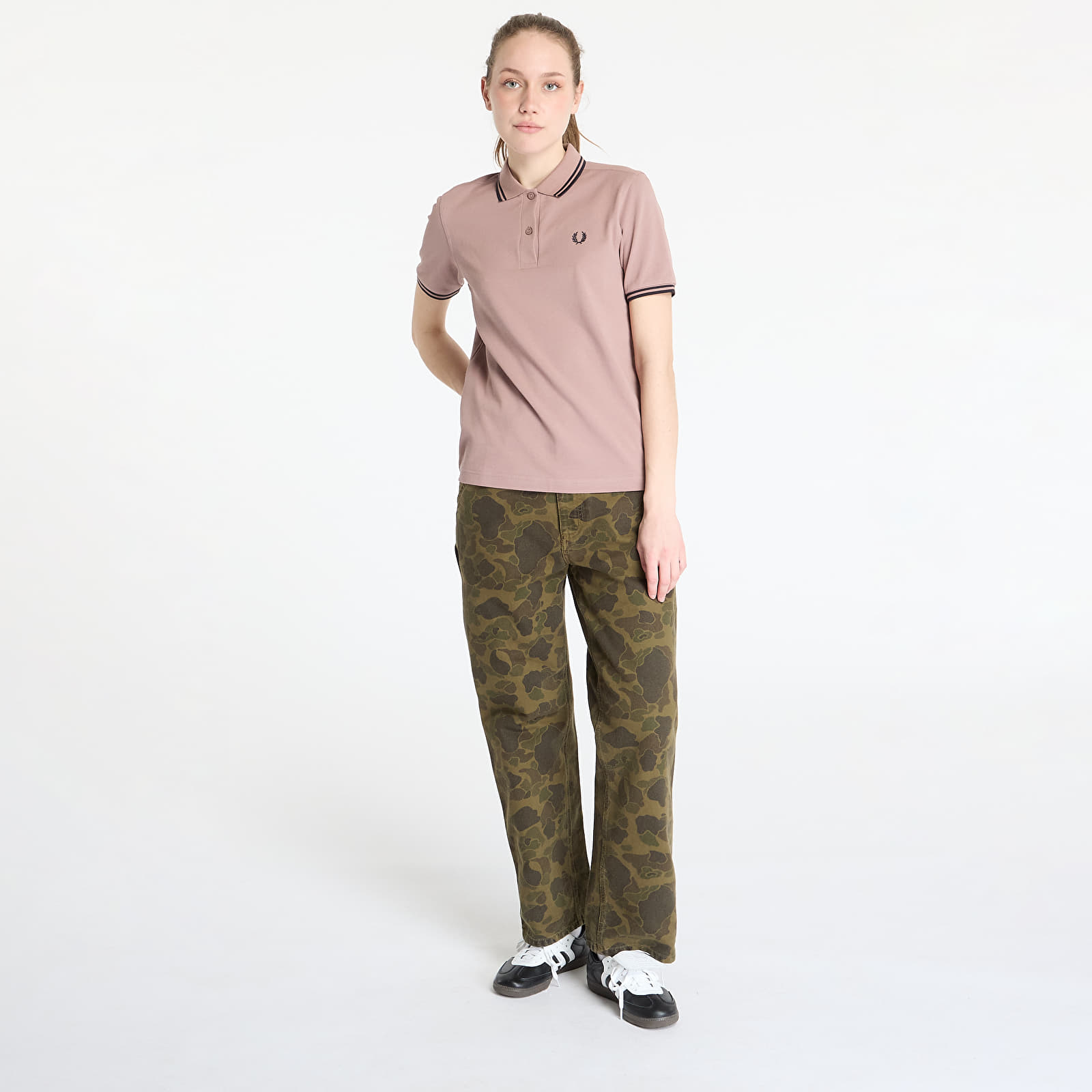 Camisetas de mujer FRED PERRY Twin Tipped Shirt Dark Pink/ Navy