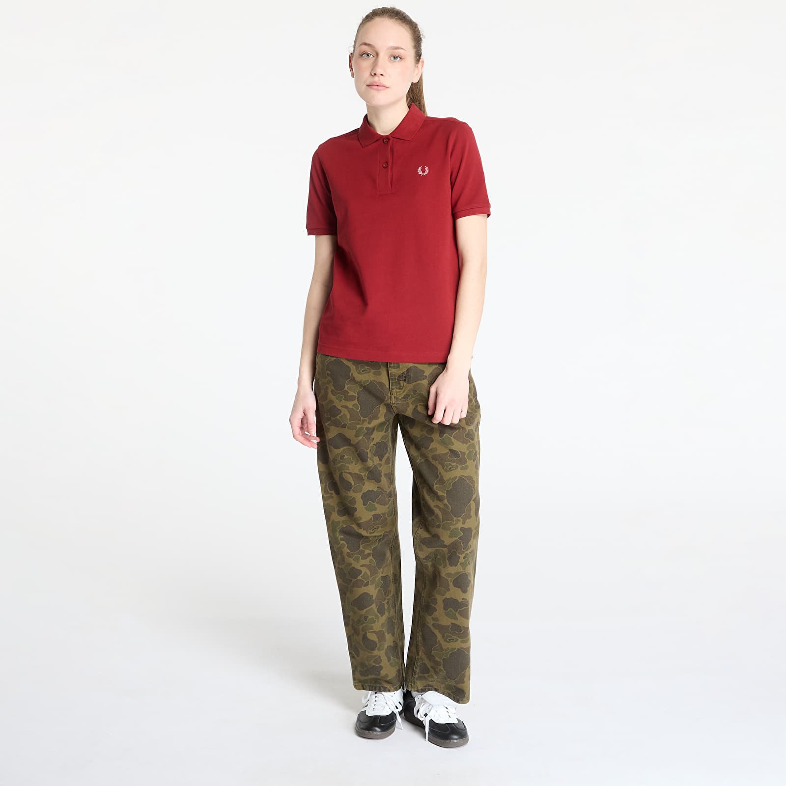 Dames T-shirts FRED PERRY The Shirt Burnt Red / Putty Pink