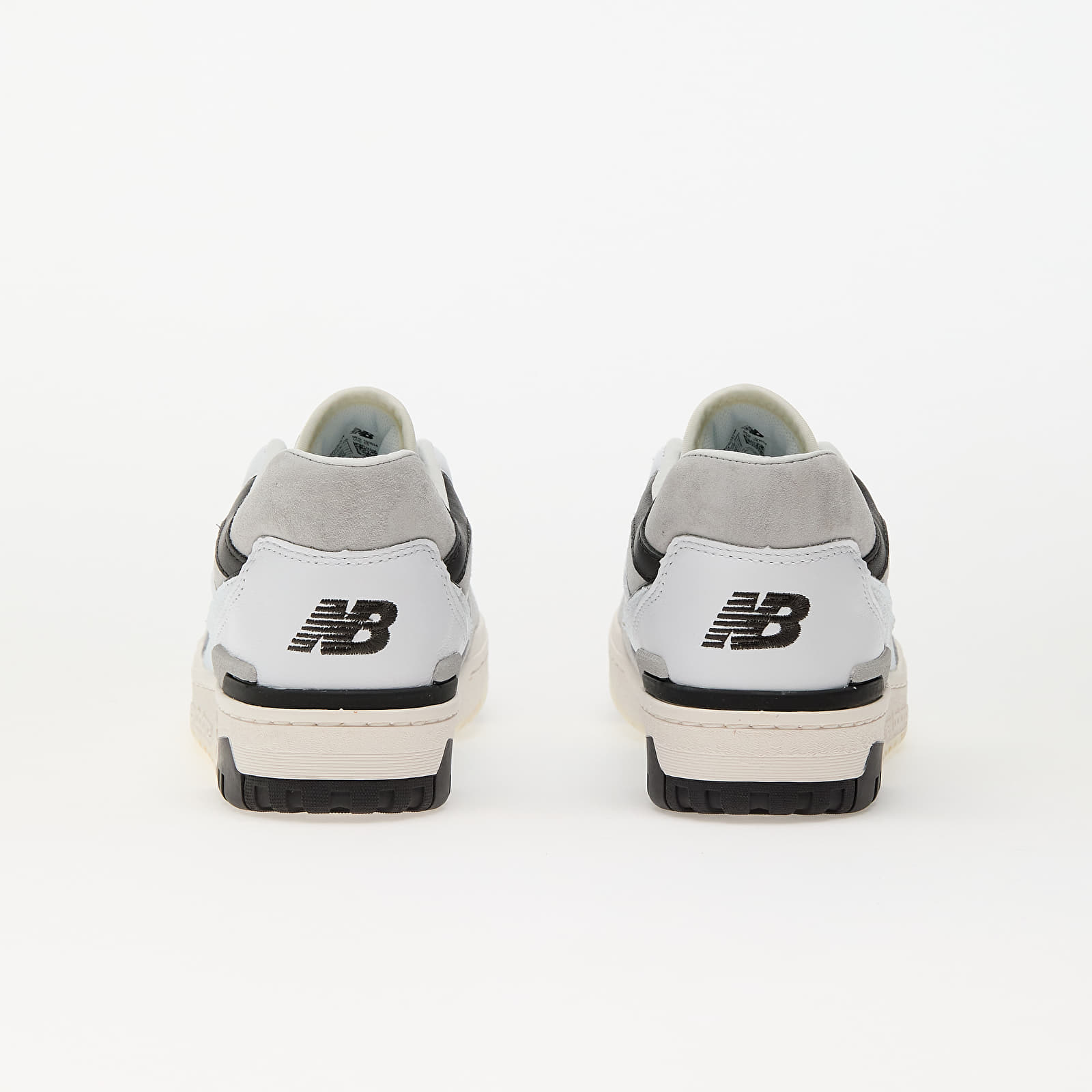 Baskets et chaussures pour hommes New Balance 550 White/ Grey/ Black