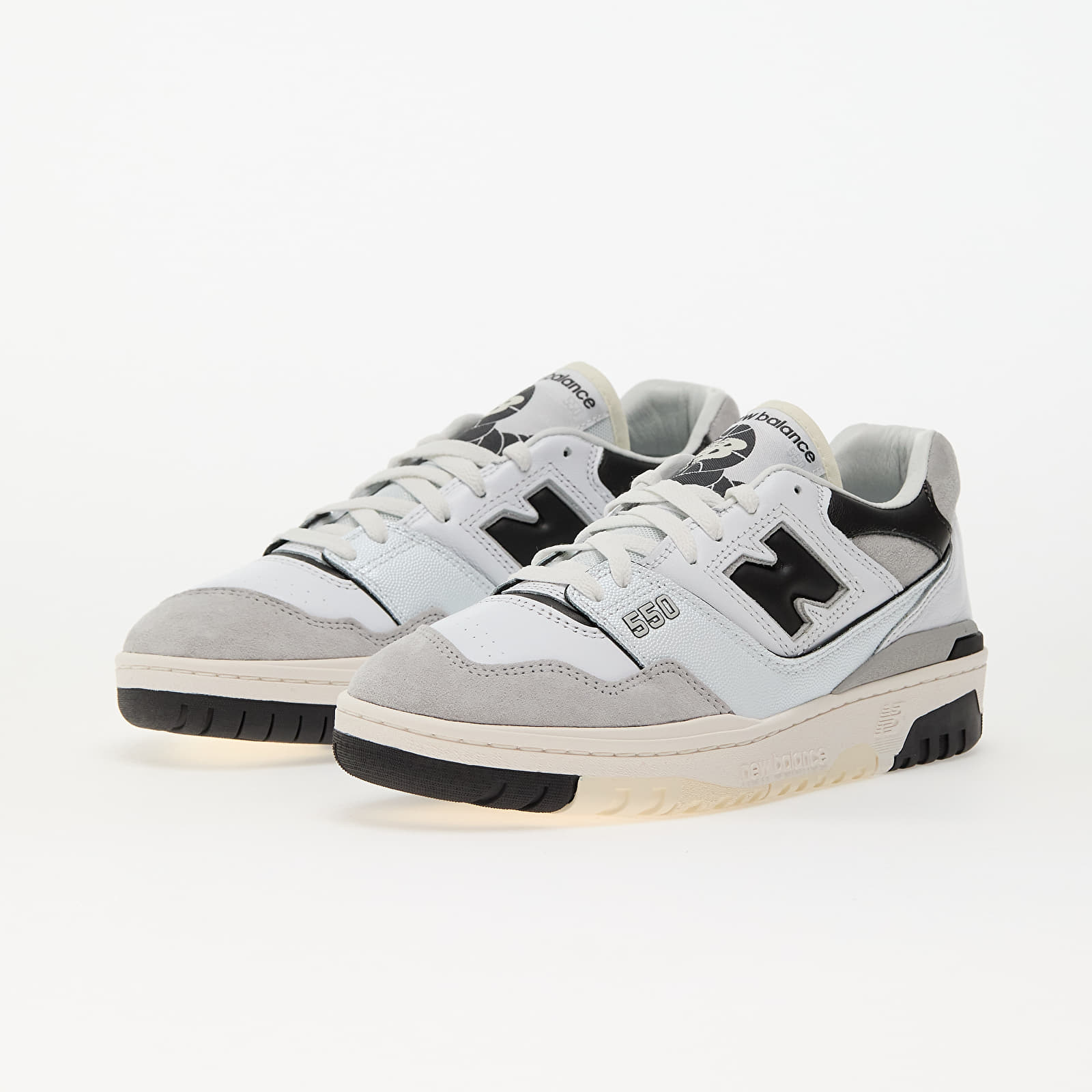 Baskets et chaussures pour hommes New Balance 550 White/ Grey/ Black