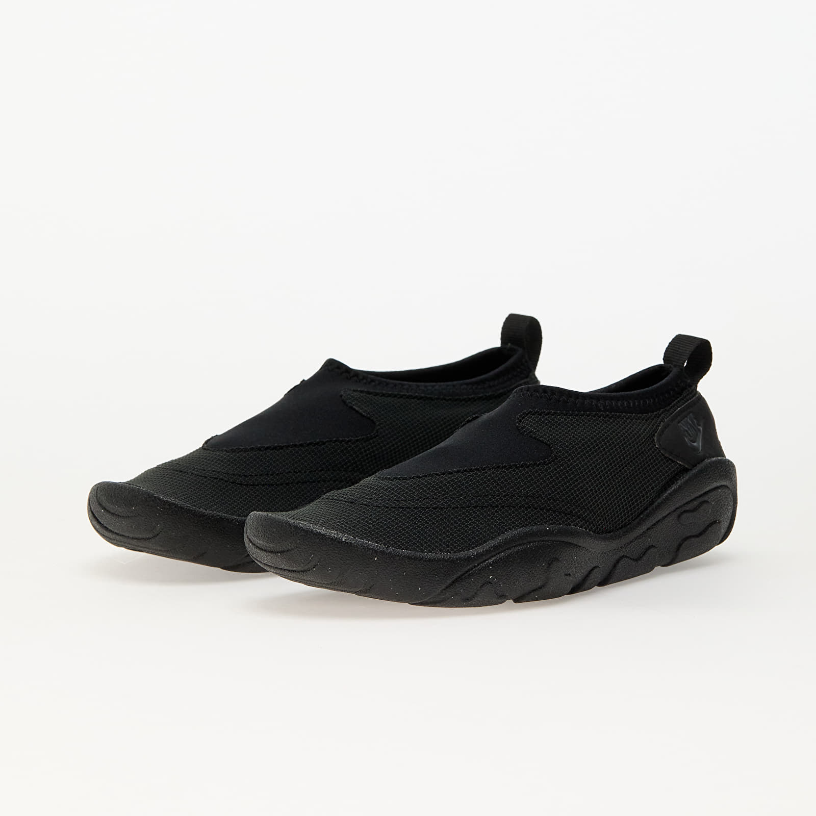 Meeste tossud ja kingad Nike Aqua Turf Black/ Off Noir-Black