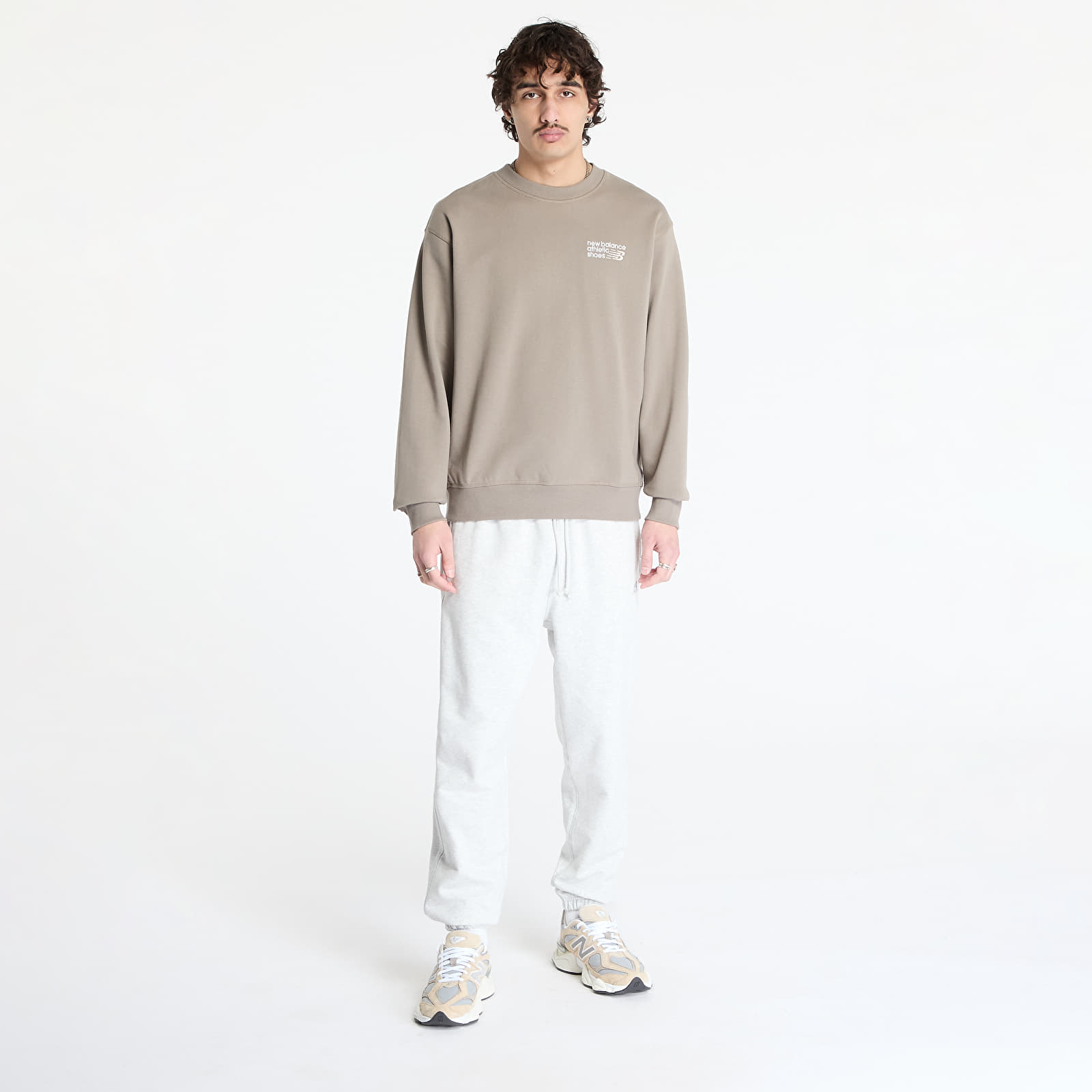Sudaderas de hombre New Balance Athletics Premium Logo Crew Sweatshirt Grey