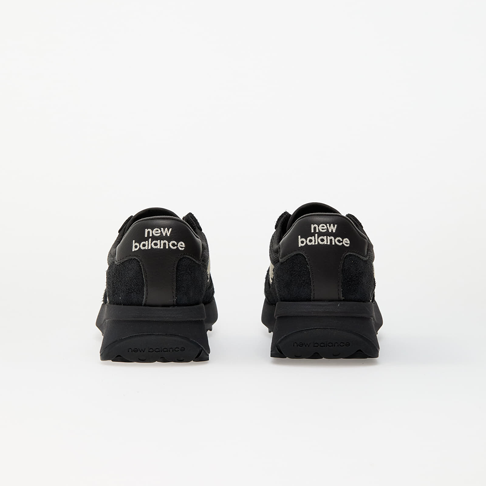 Мужская обувь New Balance 370 Black/ Cement