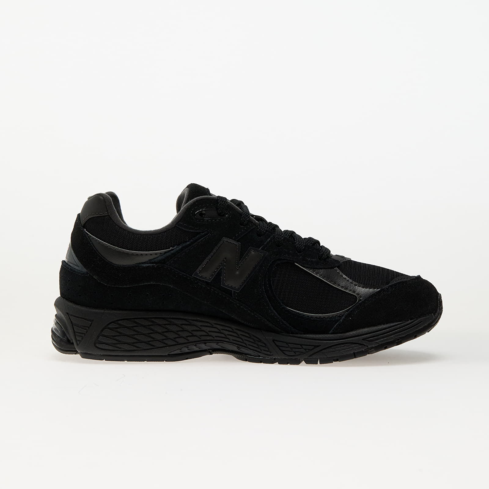 Men's sneakers and shoes New Balance 2002R Triple Black Suede