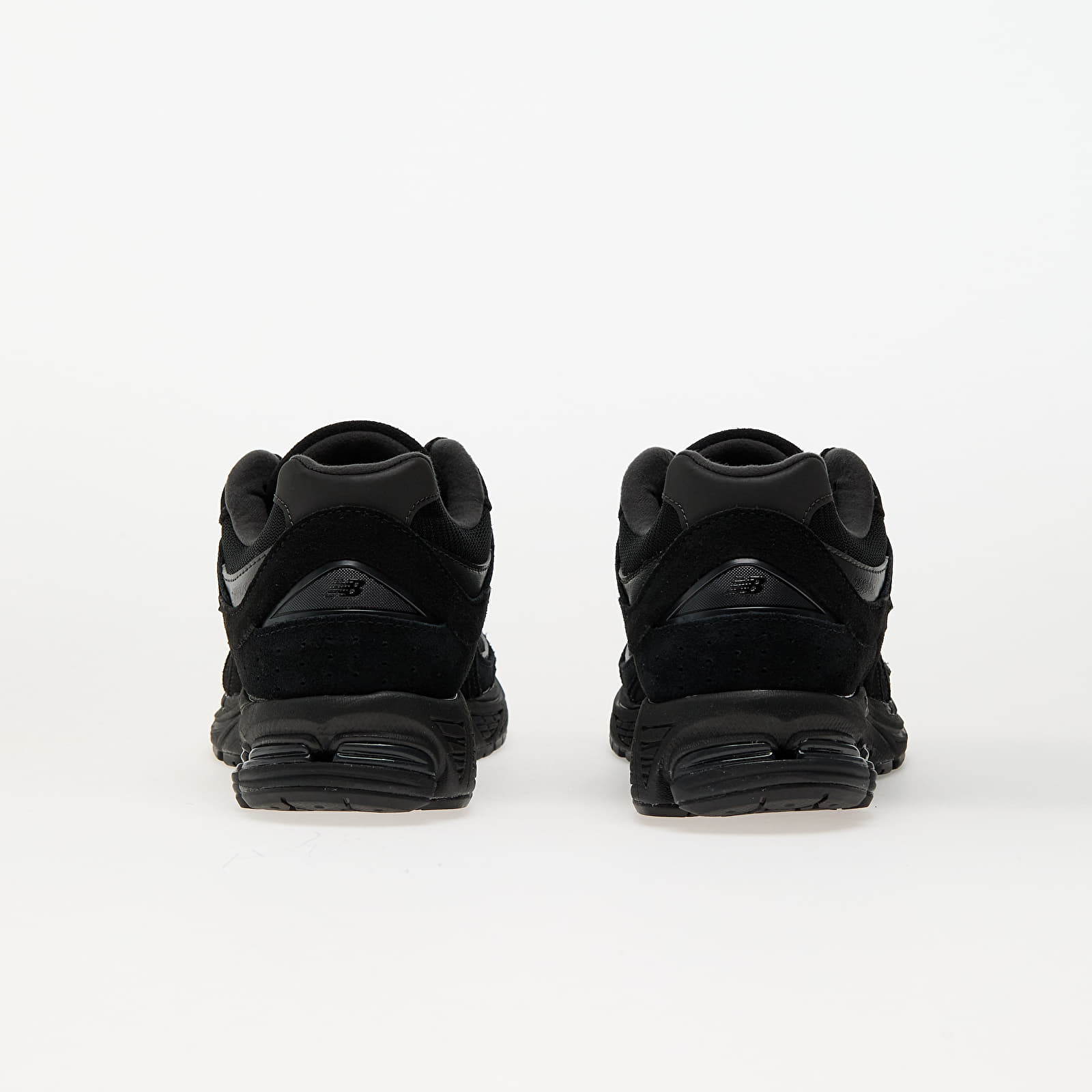 Men's sneakers and shoes New Balance 2002R Triple Black Suede