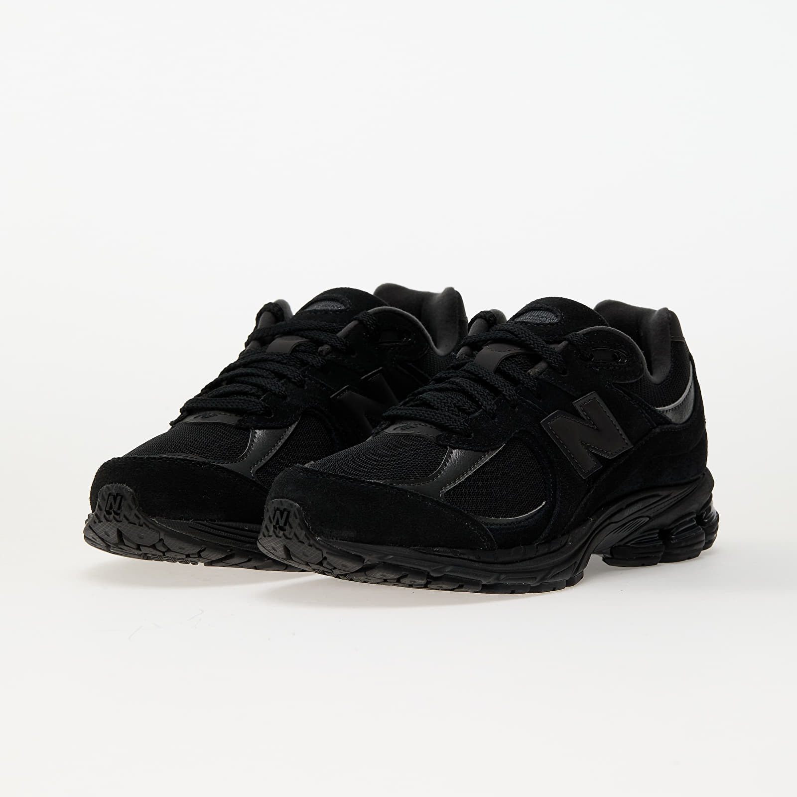 Men's sneakers and shoes New Balance 2002R Triple Black Suede