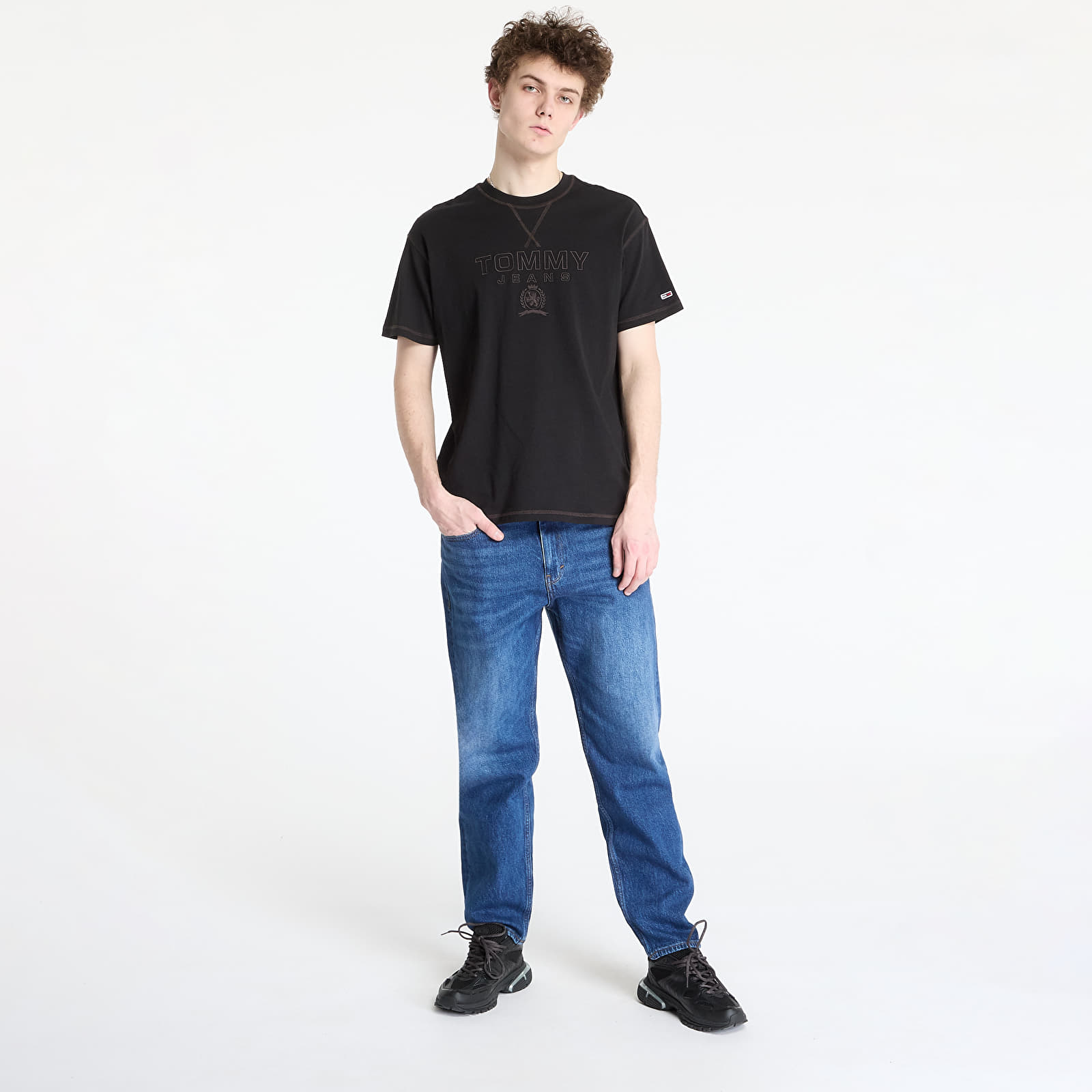 Heren T-shirts Tommy Jeans Relaxed Tonal Crest Tee Black