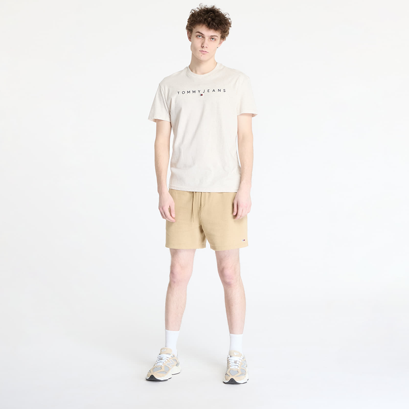 Pantalones cortos para hombre Tommy Jeans S Flag Beach Short Beige