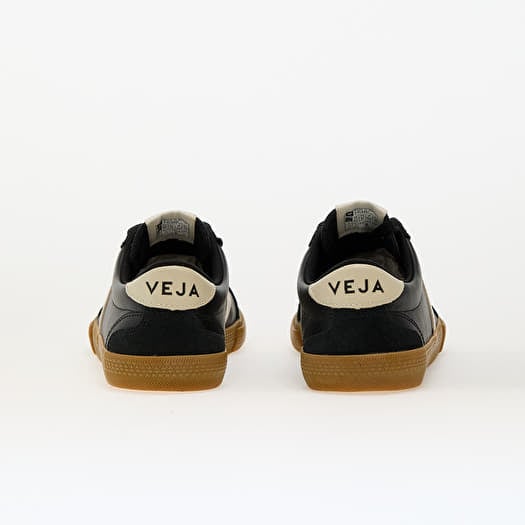 Acquista Scarpe di Veja online su