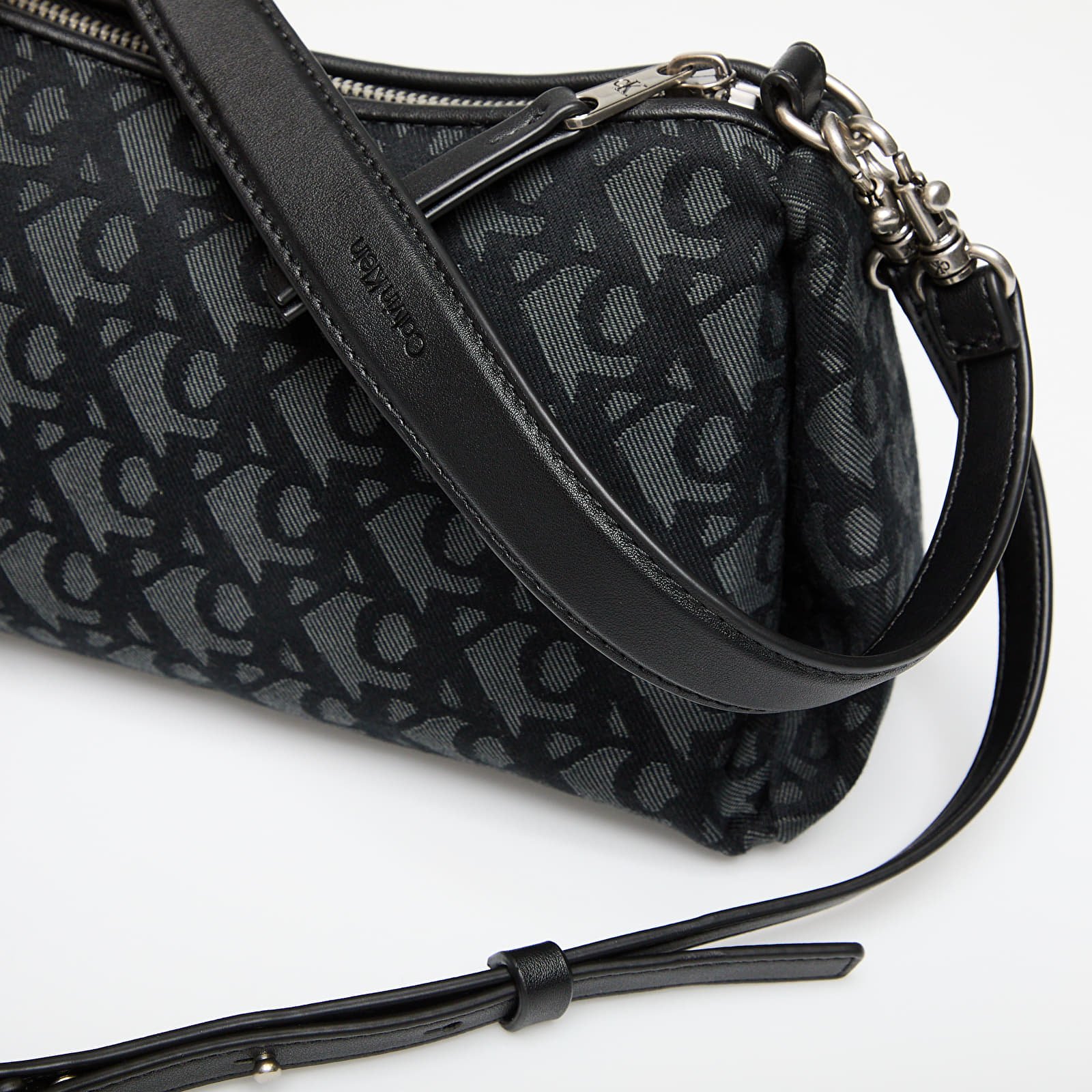 Handbags Calvin Klein Jeans Drop Monogram Sm Shoulder Bag Svart Black