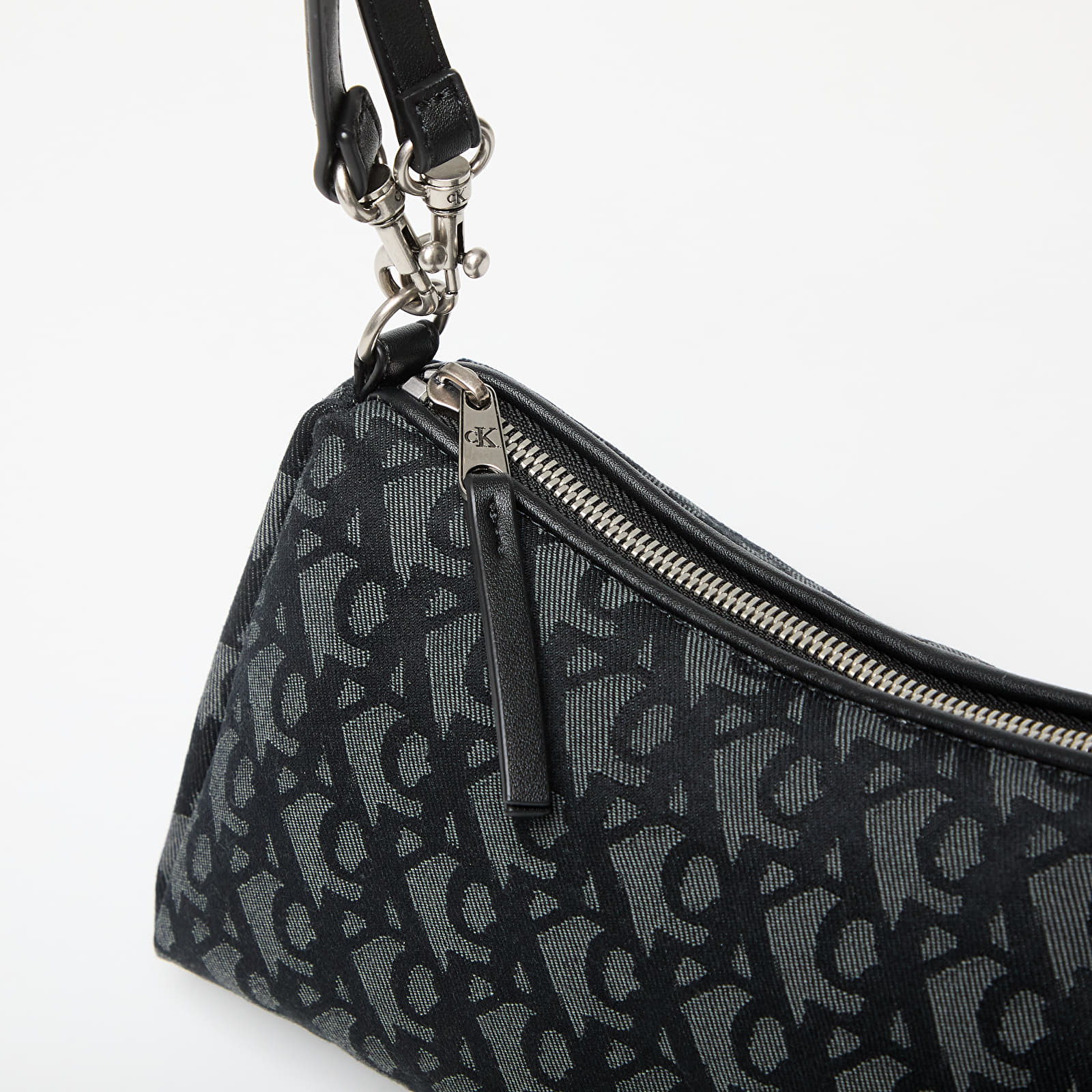 Handbags Calvin Klein Jeans Drop Monogram Sm Shoulder Bag Svart Black