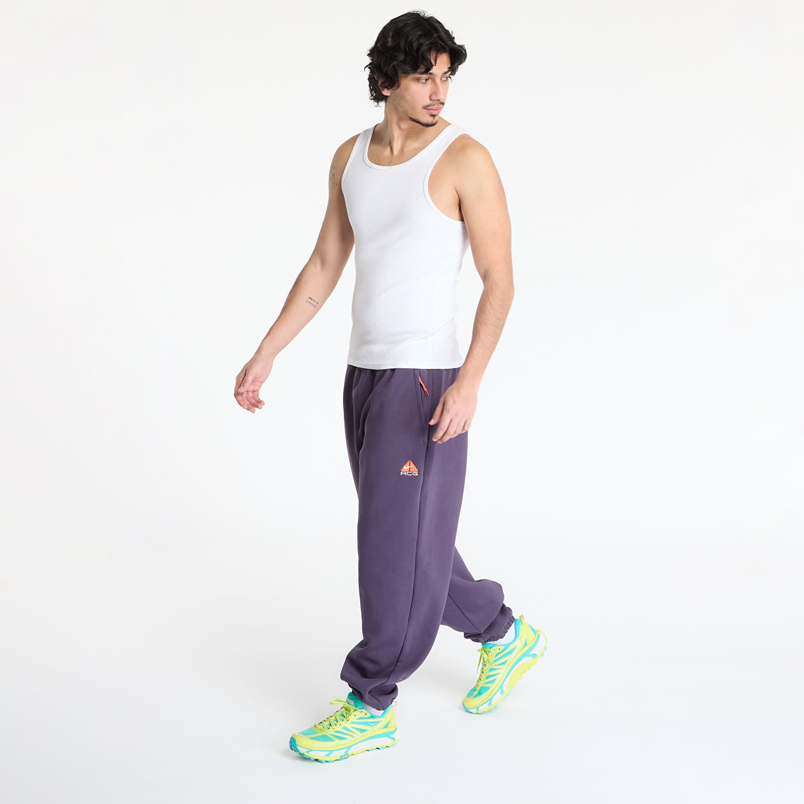 Heren joggingbroek Nike ACG Therma-FIT Repel Tuff Fleece Lungs Pants Dark Raisin/ Safety Orange/ Summit White