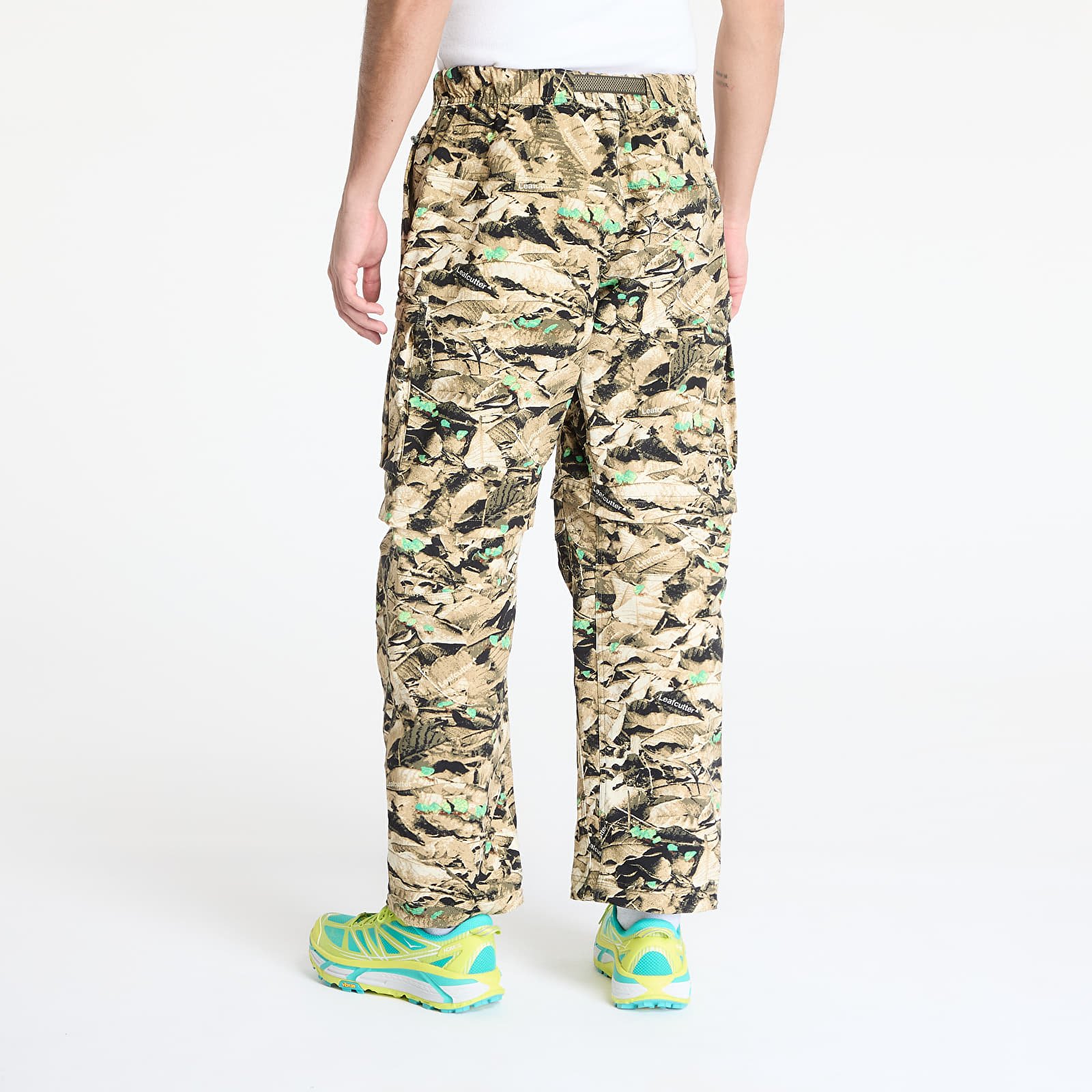 Men's trousers Nike ACG "Smith Summit" Water-Repellent UV Cargo Pants Parachute Beige/ Sequoia/ Summit White