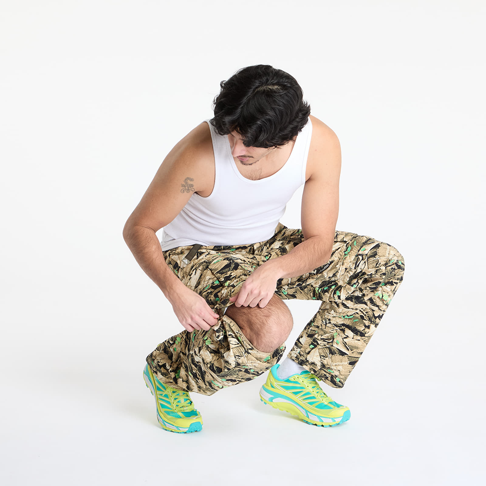 Men's trousers Nike ACG "Smith Summit" Water-Repellent UV Cargo Pants Parachute Beige/ Sequoia/ Summit White