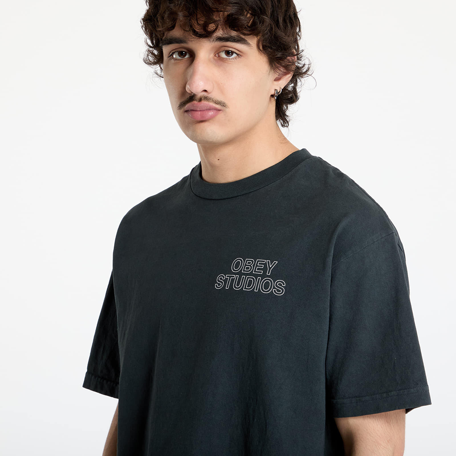 Meeste T-särgid OBEY Studios Outline T-Shirt Pigment True Vintage Black