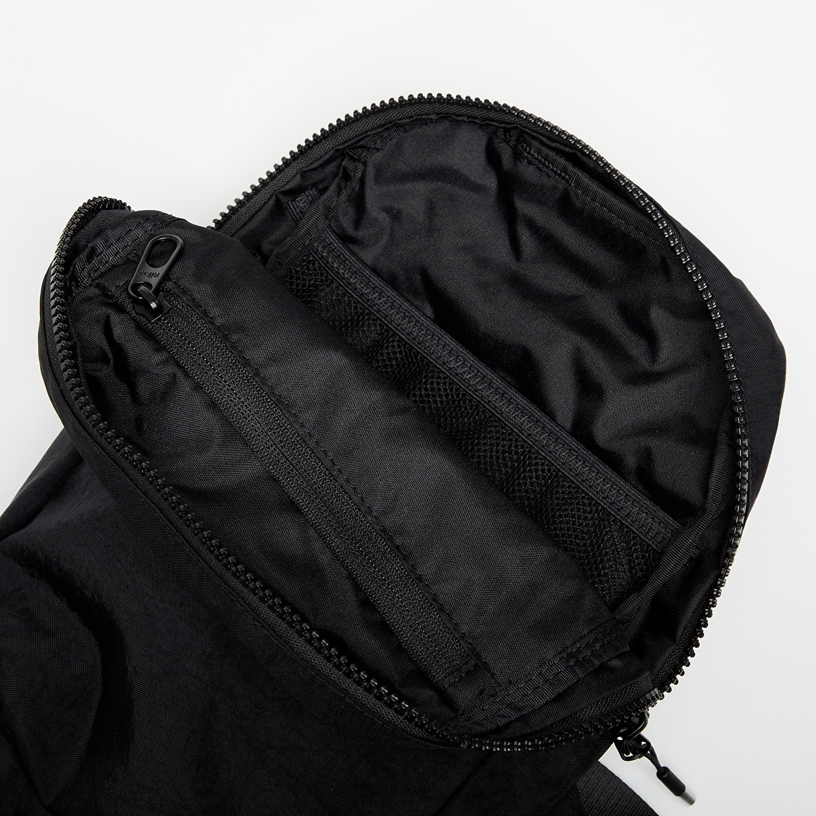 Umhängetaschen Nike Aura Crossbody Bag 5L Black/ Black/ Matte Silver