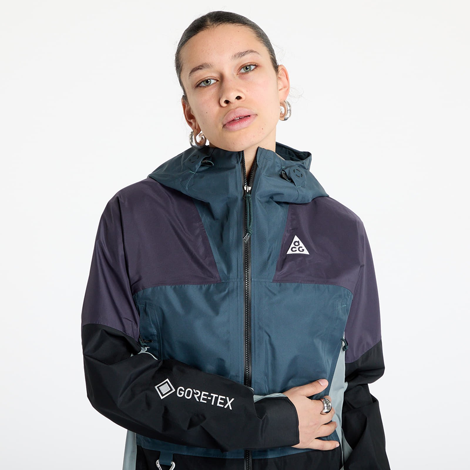 Naiste jakid Nike Storm-FIT ADV ACG "Chain of Craters" Women's Jacket Faded Spruce/ Gridiron/ Summit White