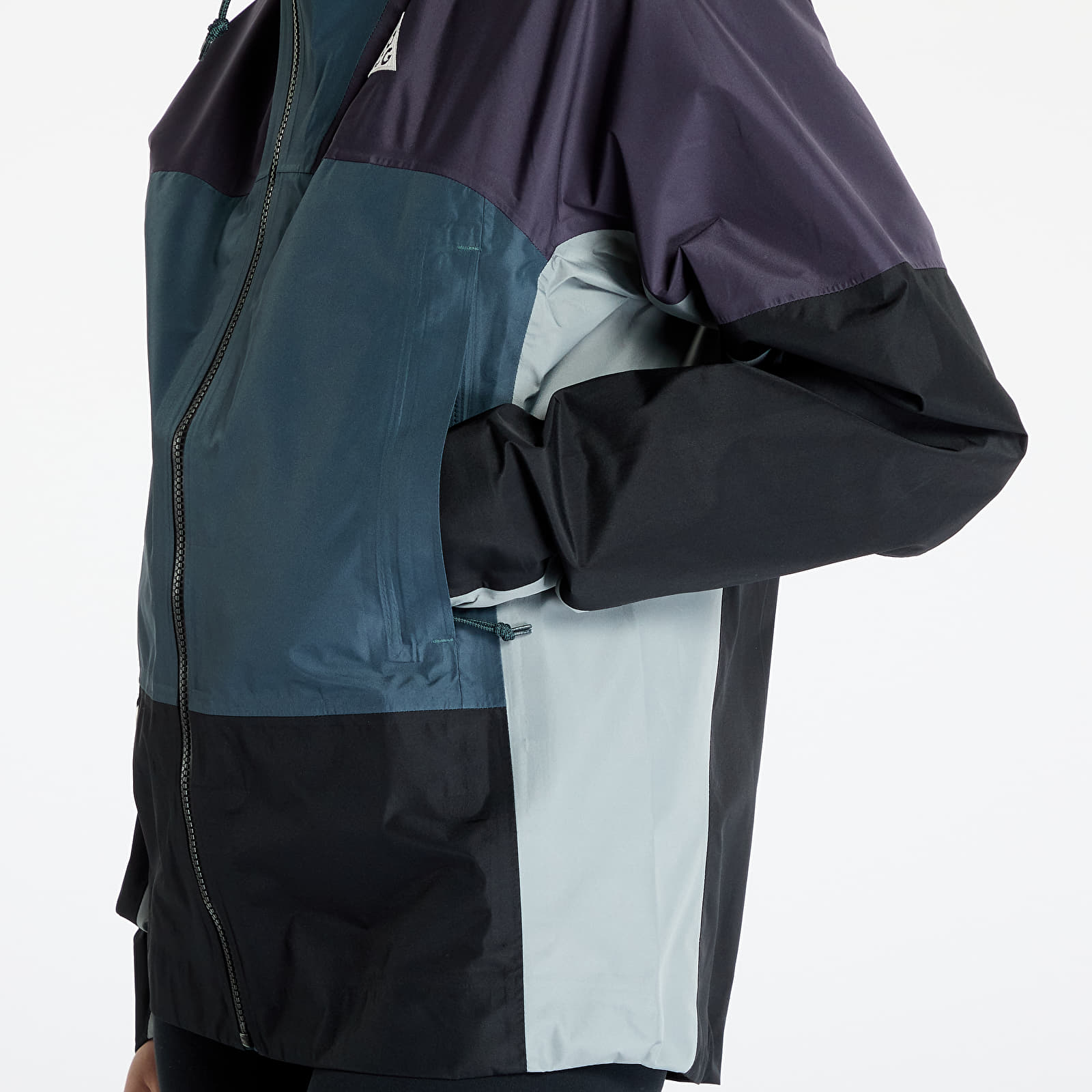 Naiste jakid Nike Storm-FIT ADV ACG "Chain of Craters" Women's Jacket Faded Spruce/ Gridiron/ Summit White