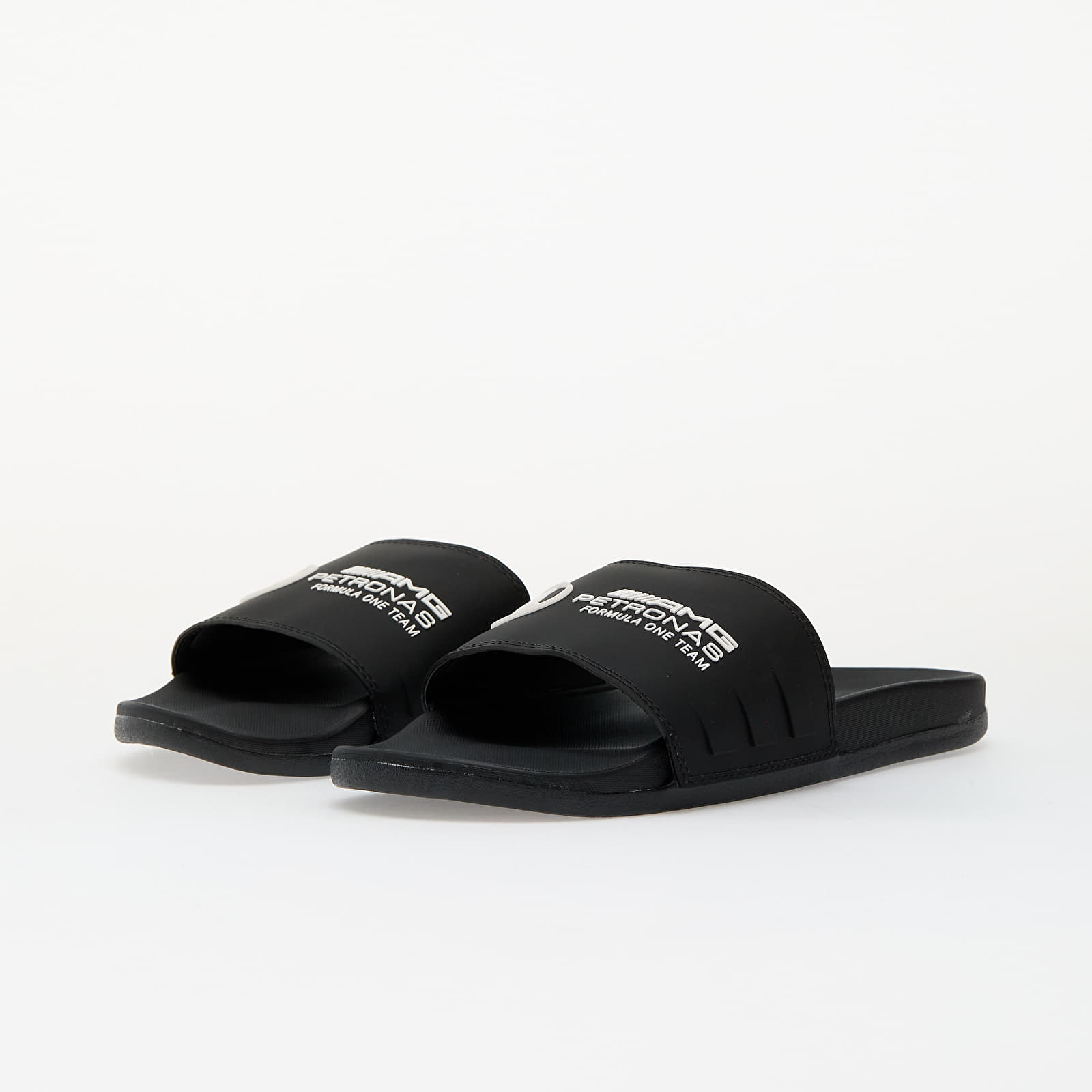 Buty męskie adidas x Mercedes Amg Petronas Formula One Team Adilette Comfort Core Black/ Ftw White/ Core Black